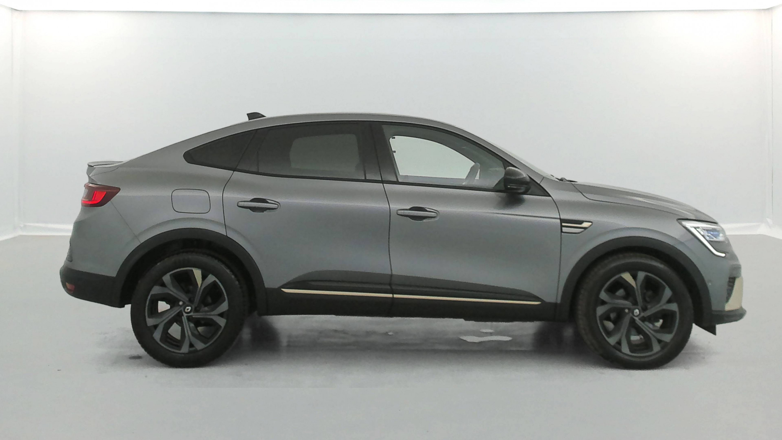 Vente en ligne Renault Arkana  E-Tech hybride 145 - 22 au prix de 22 990 €