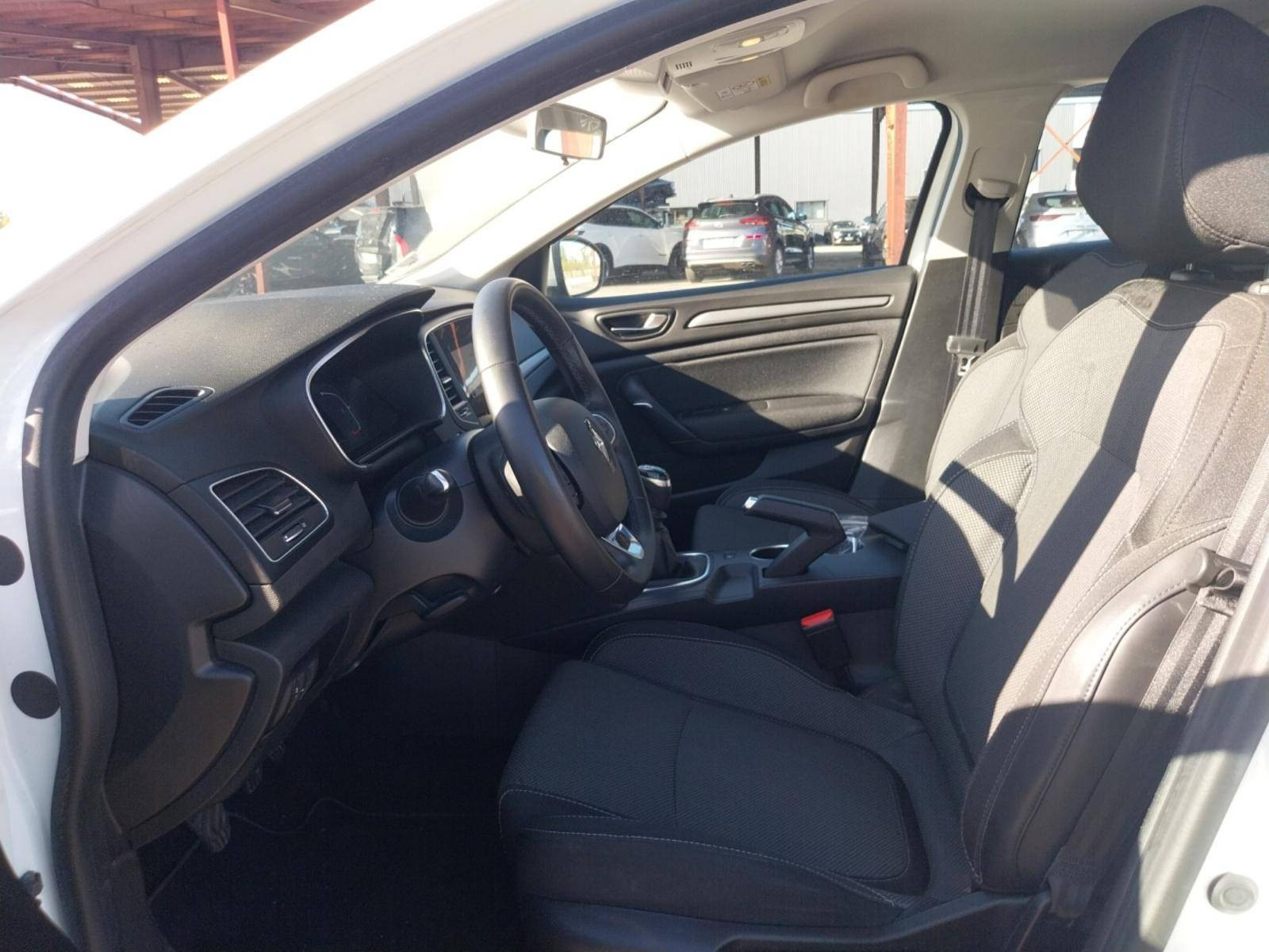 Vente en ligne Renault Megane 4  Blue dCi 115 au prix de 14 290 €