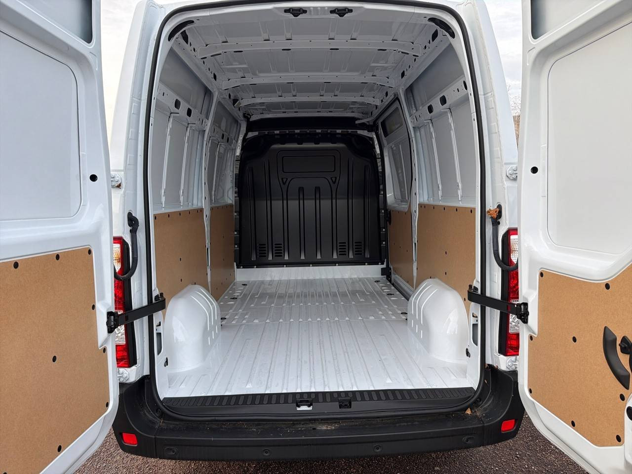 Vente en ligne Renault Master E-Tech MASTER ELECTRIQUE FGN L2H2 F3500 EV52 au prix de 27 990 €