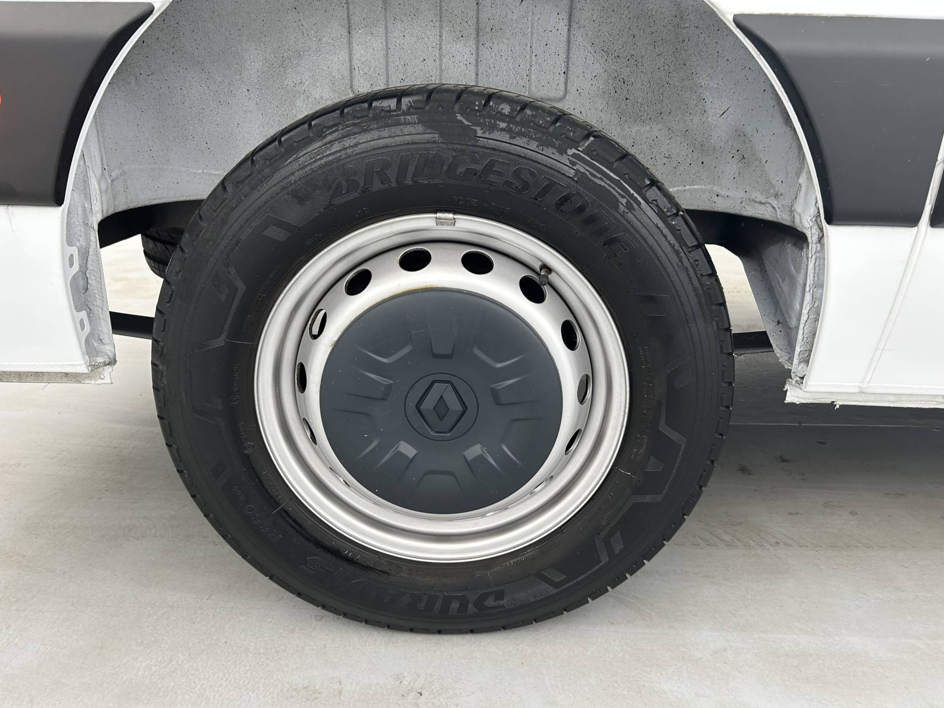 Vente en ligne Renault Master Fourgon MASTER FGN TRAC F3500 L3H3 BLUE DCI 135 au prix de 26 490 €