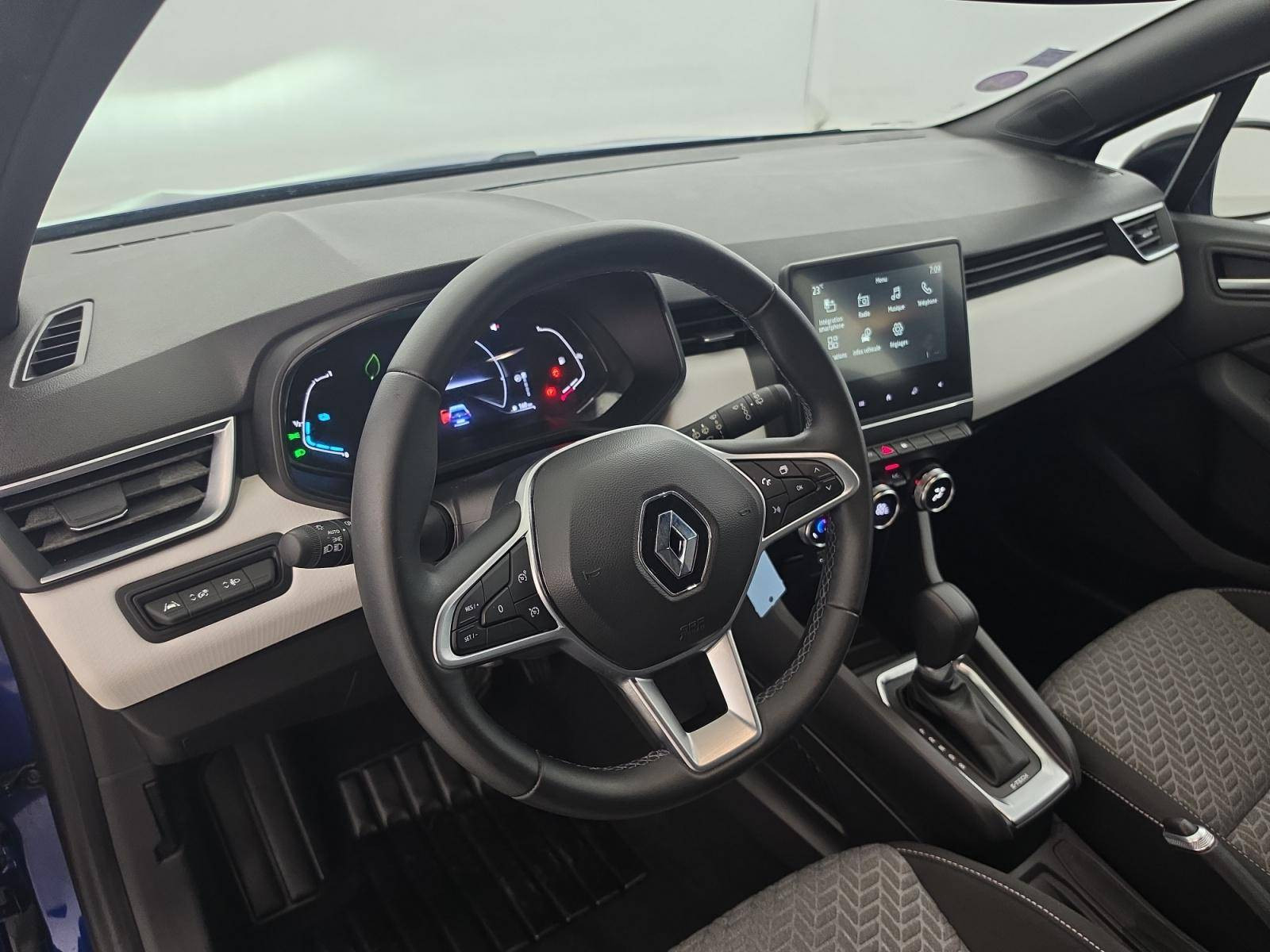Vente en ligne Renault Clio 5 Clio E-Tech 140 - 21N au prix de 15 490 €