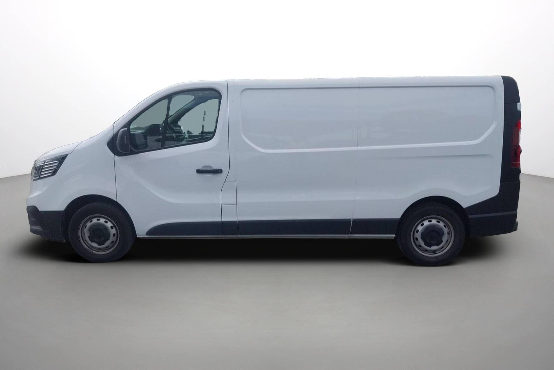 Vente en ligne Renault Trafic 3 Fourgon TRAFIC FGN L2H1 3000 KG BLUE DCI 130 au prix de 22 990 €