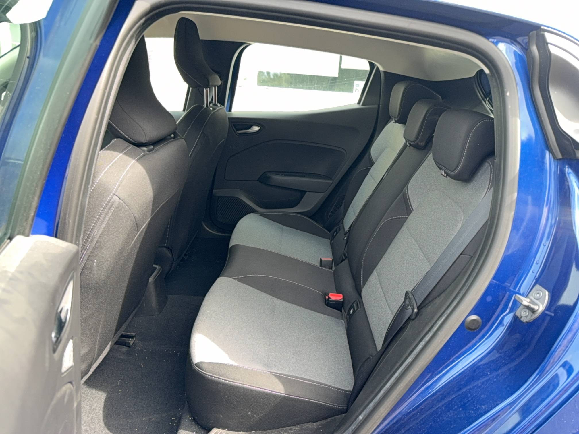 Vente en ligne Renault Clio 5 Clio E-Tech full hybrid 145 au prix de 17 990 €