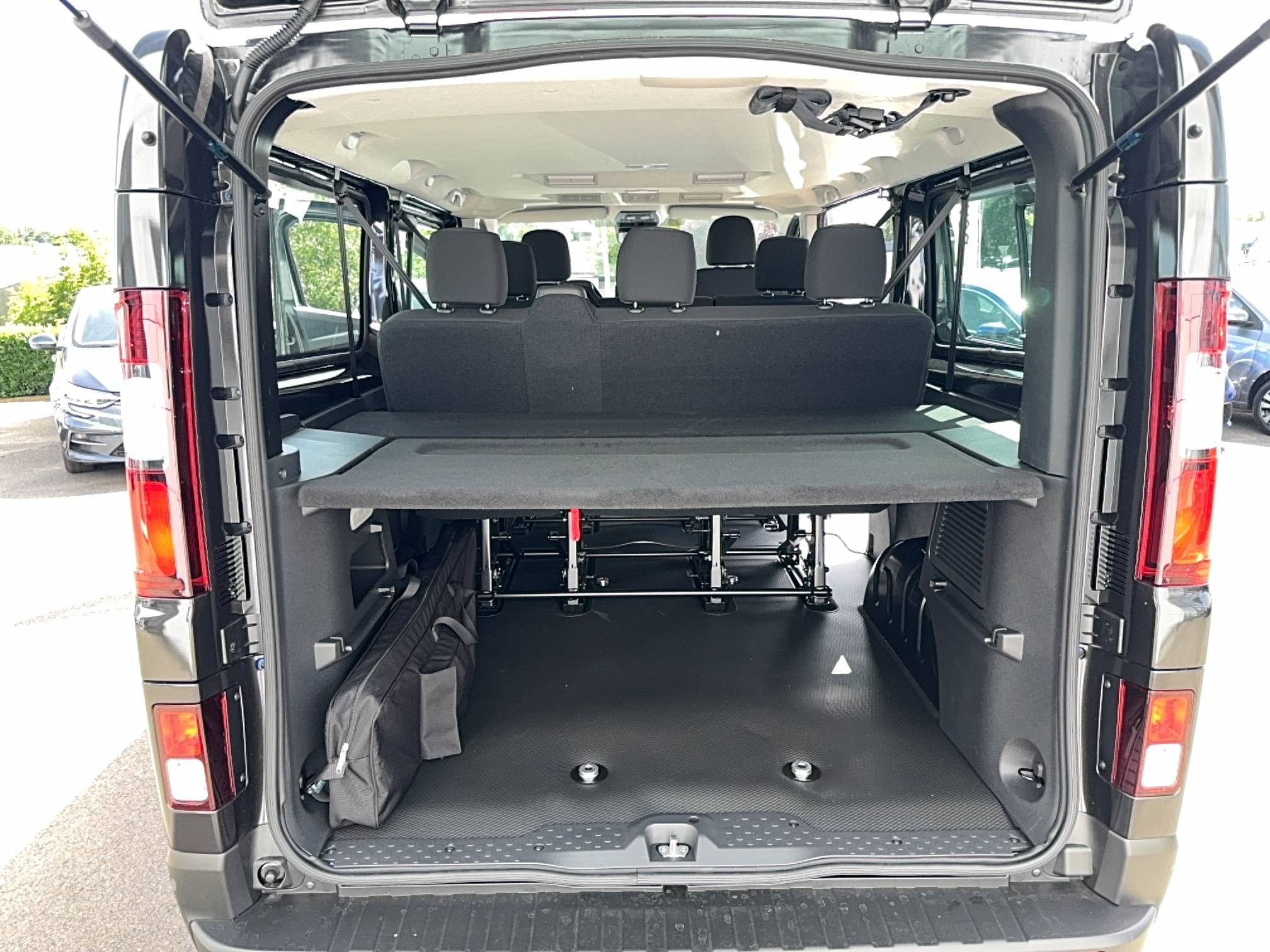 Vente en ligne Renault Trafic 3 Fourgon TRAFIC FG BLUE DCI 150 L2H2 3T GSR2 au prix de 30 990 €