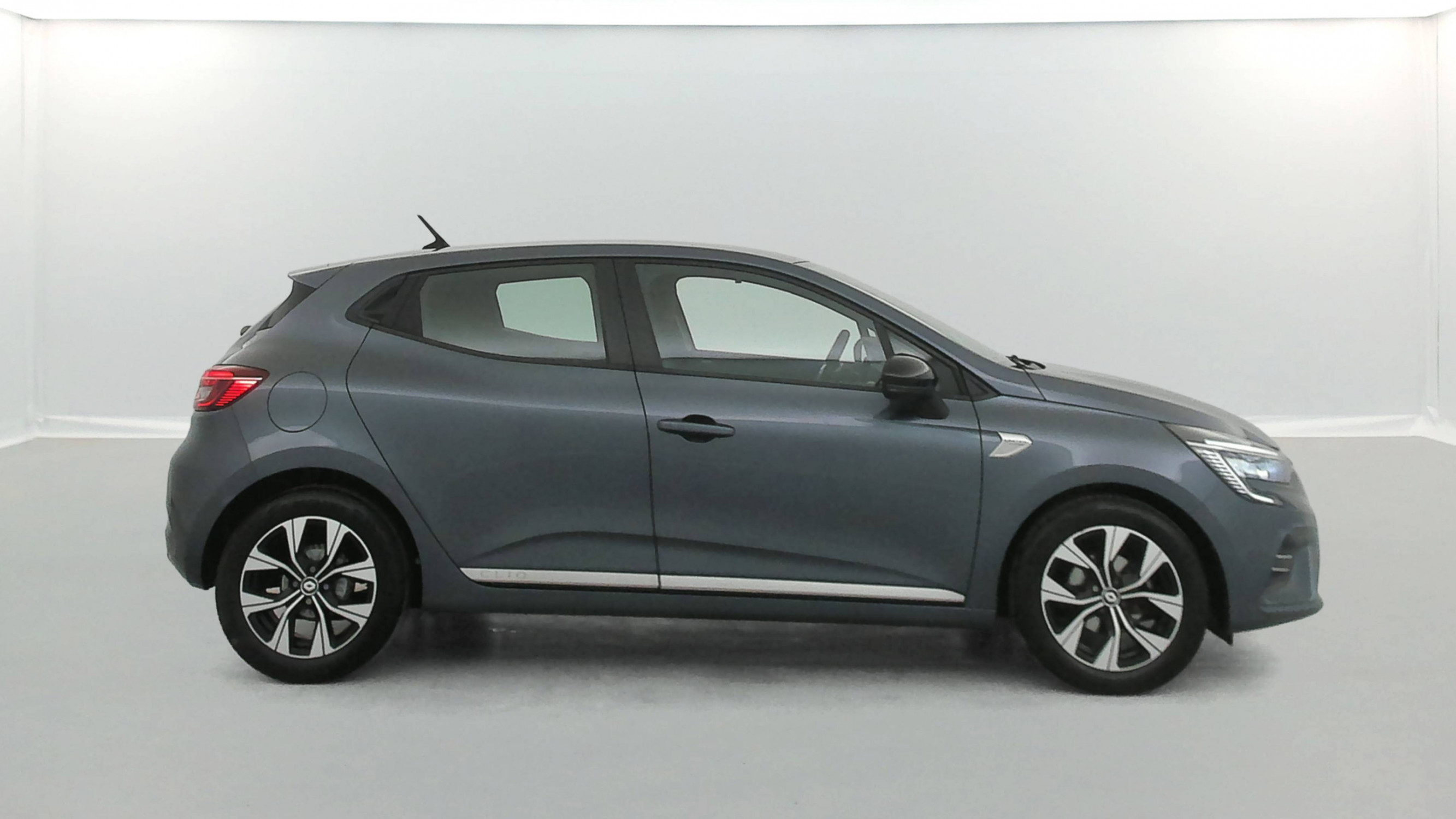 Vente en ligne Renault Clio 5 Clio TCe 90 - 21 au prix de 14 450 €