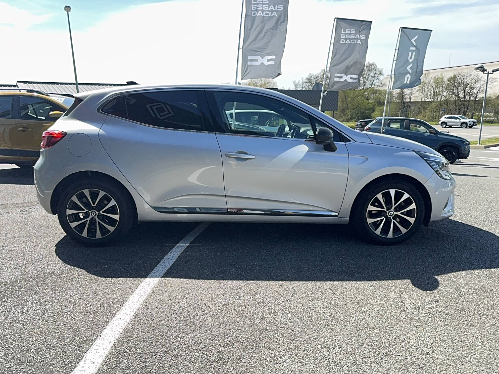 Vente en ligne Renault Clio 5 Clio TCe 140 au prix de 16 490 €