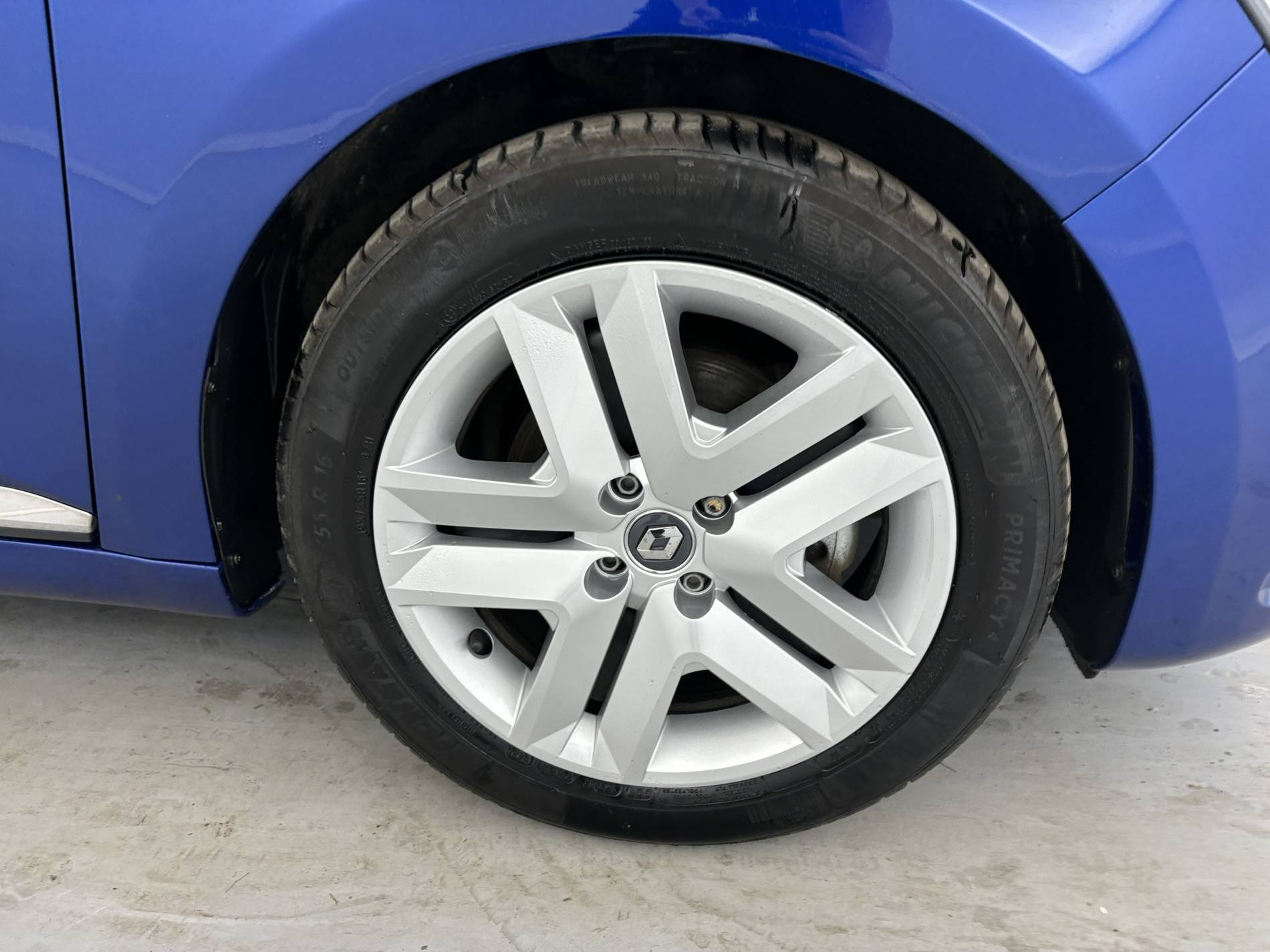 Vente en ligne Renault Clio 5 Clio E-Tech 140 - 21N au prix de 15 780 €