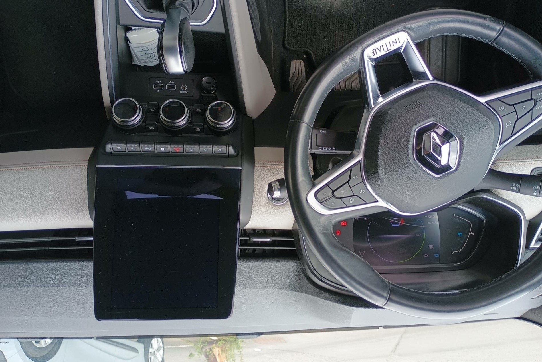 Vente en ligne Renault Clio 5 Clio E-Tech 140 - 21N au prix de 18 990 €