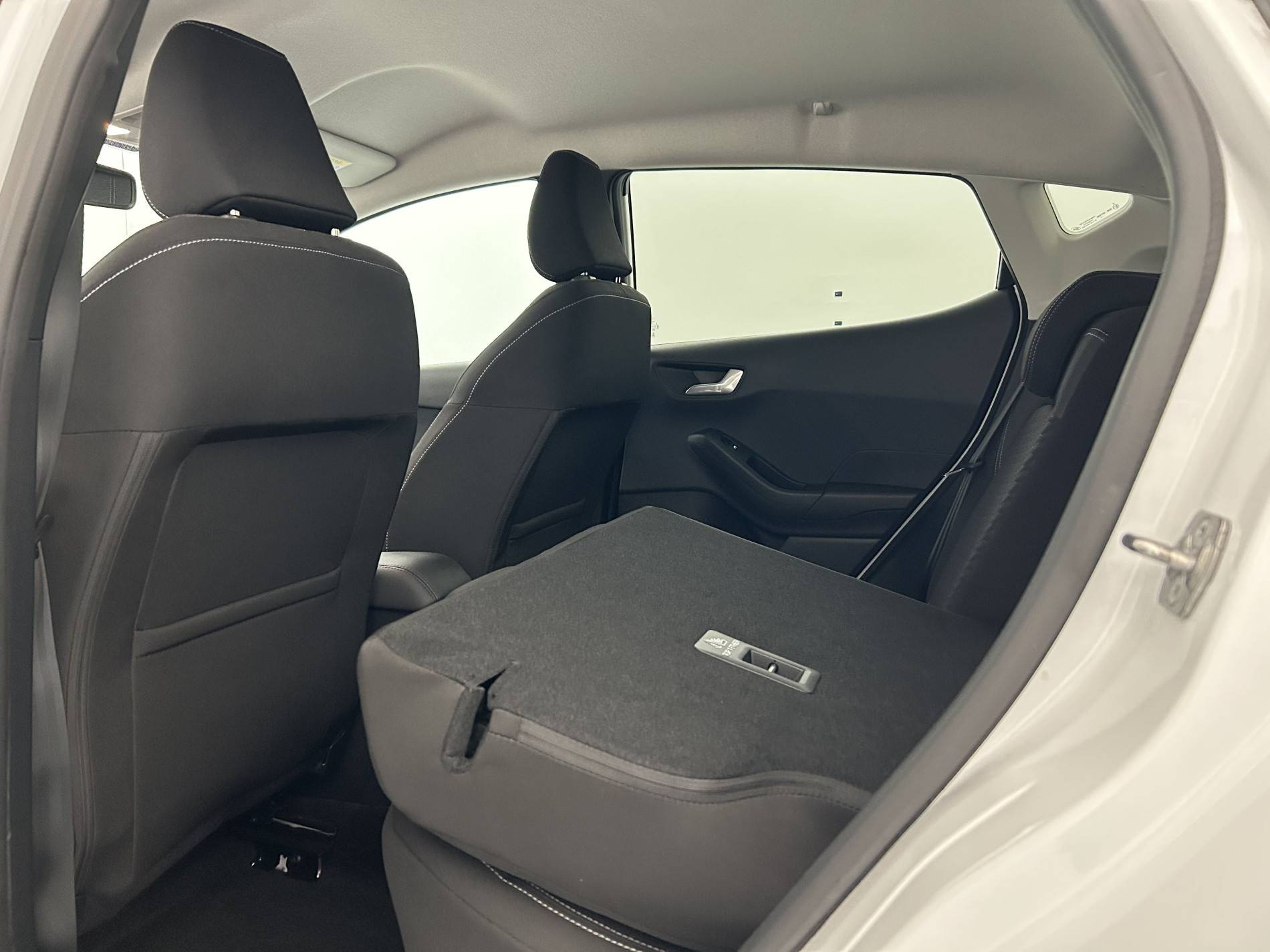 Vente en ligne Ford Fiesta  1.0 Flexifuel 95 ch S&S BVM6 au prix de 17 490 €