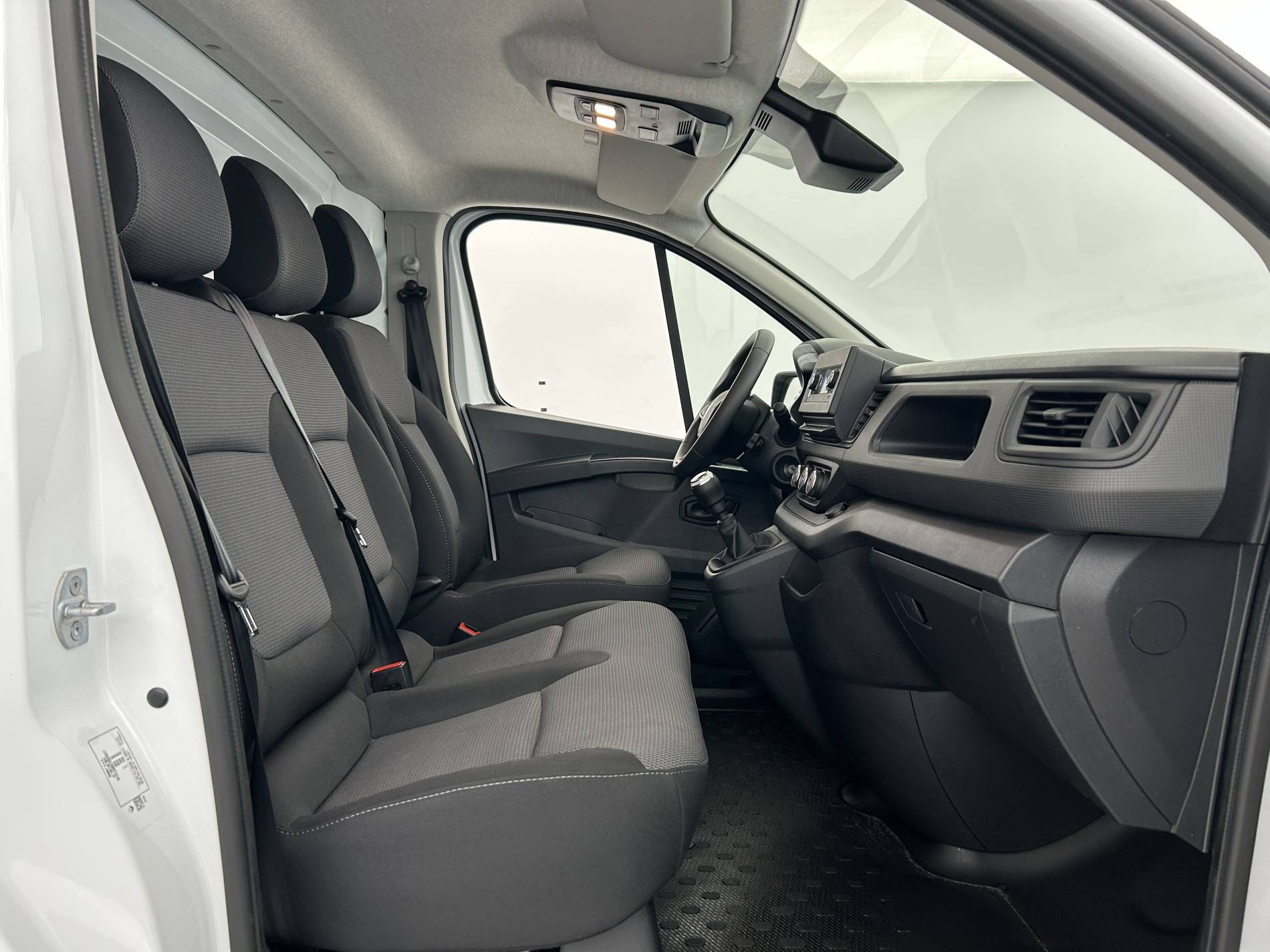 Vente en ligne Renault Trafic 3 Fourgon TRAFIC FG BLUE DCI 130 L1H1 3T GSR2 au prix de 24 990 €