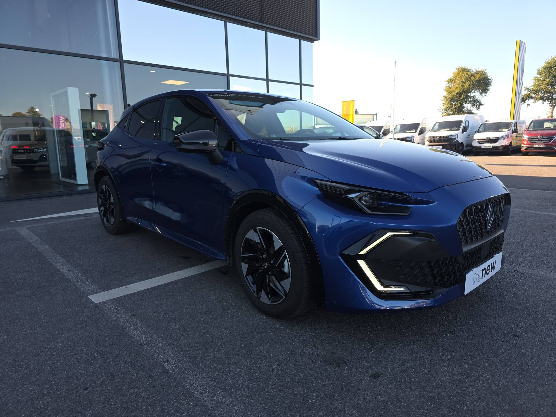 Vente en ligne Renault Clio 6 Clio E-Tech full hybrid 160 ch au prix de 25 900 €