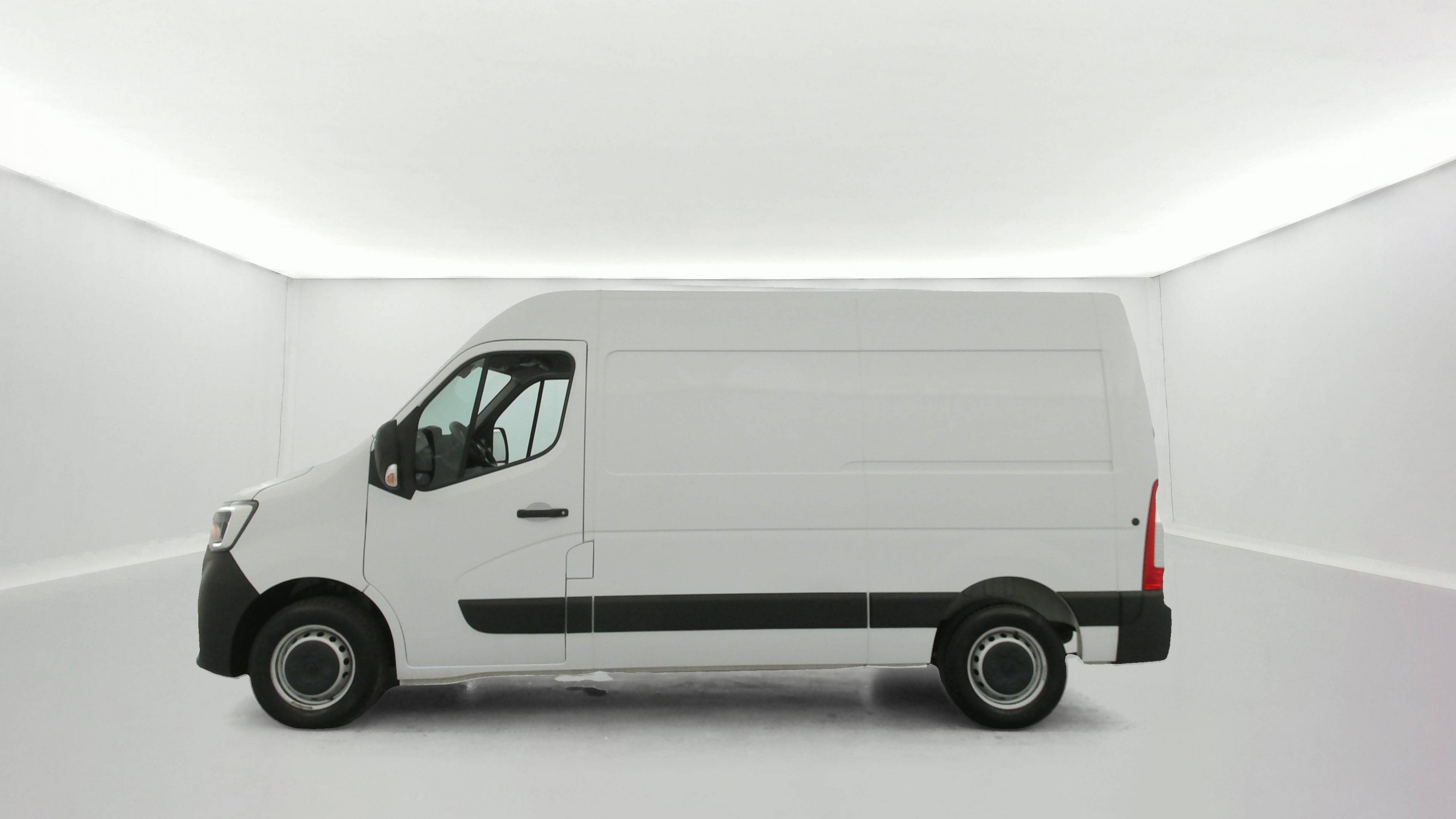 Vente en ligne Renault Master Fourgon MASTER FGN TRAC F3500 L2H2 BLUE DCI 135 au prix de 21 990 €