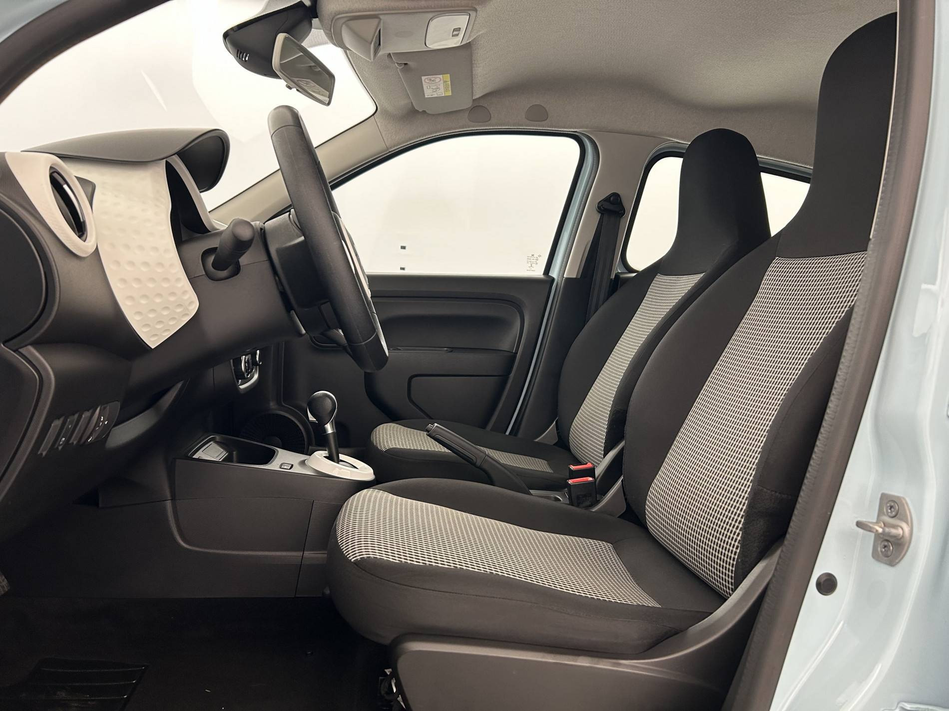 Vente en ligne Renault Twingo Electrique Twingo III E-Tech au prix de 10 600 €