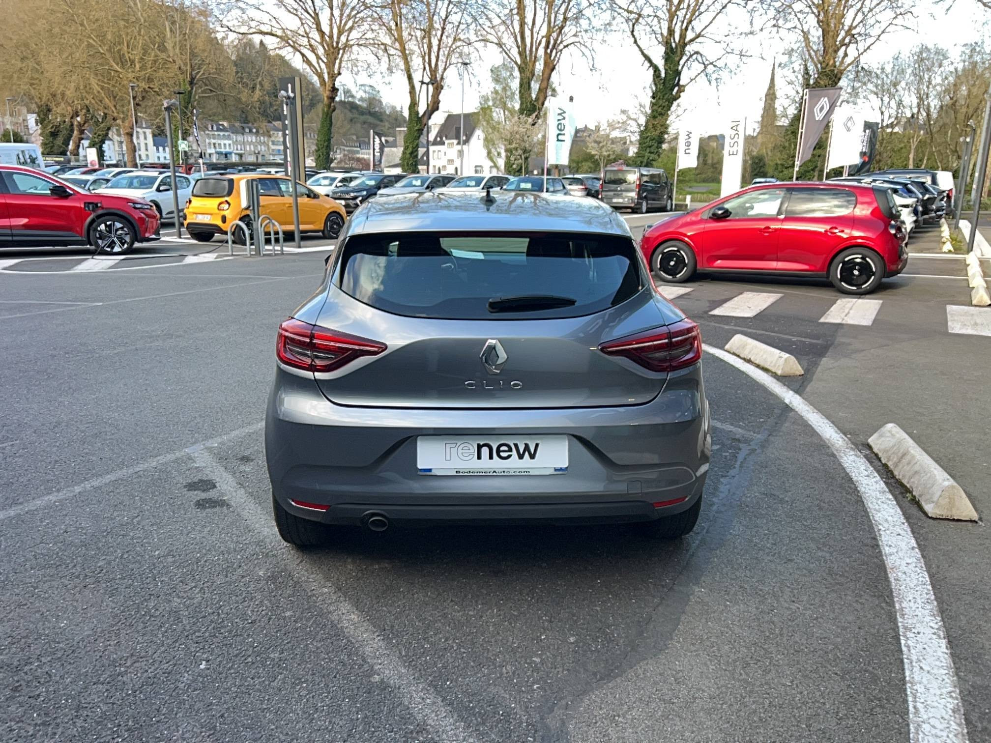 Vente en ligne Renault Clio 5 Clio TCe 90 au prix de 12 990 €