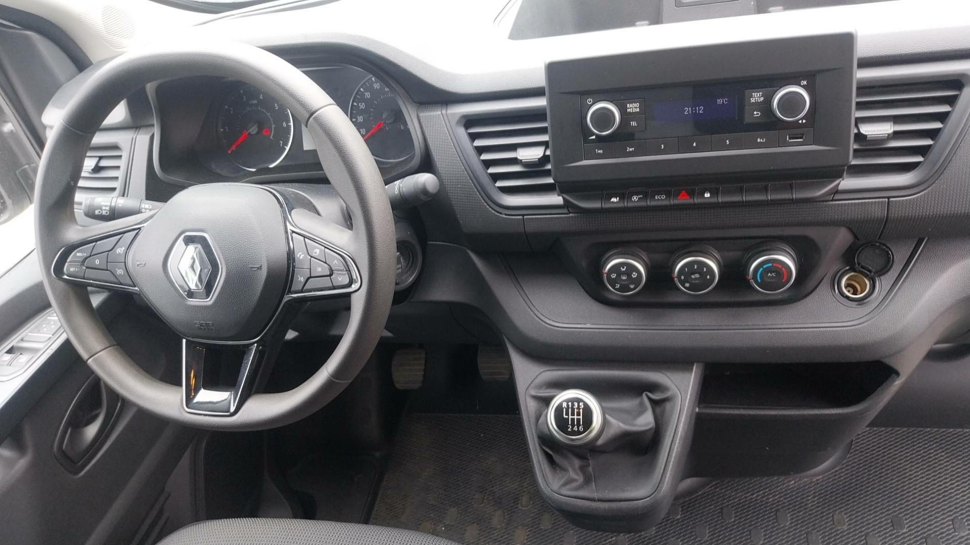 Vente en ligne Renault Trafic 3 Fourgon TRAFIC FGN L2H1 3000 KG BLUE DCI 130 au prix de 23 690 €