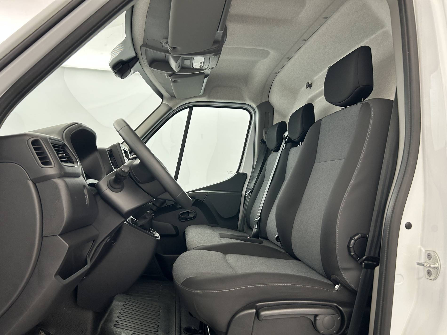 Vente en ligne Renault Master Fourgon MASTER FGN TRAC F3500 L2H2 BLUE DCI 135 au prix de 24 490 €