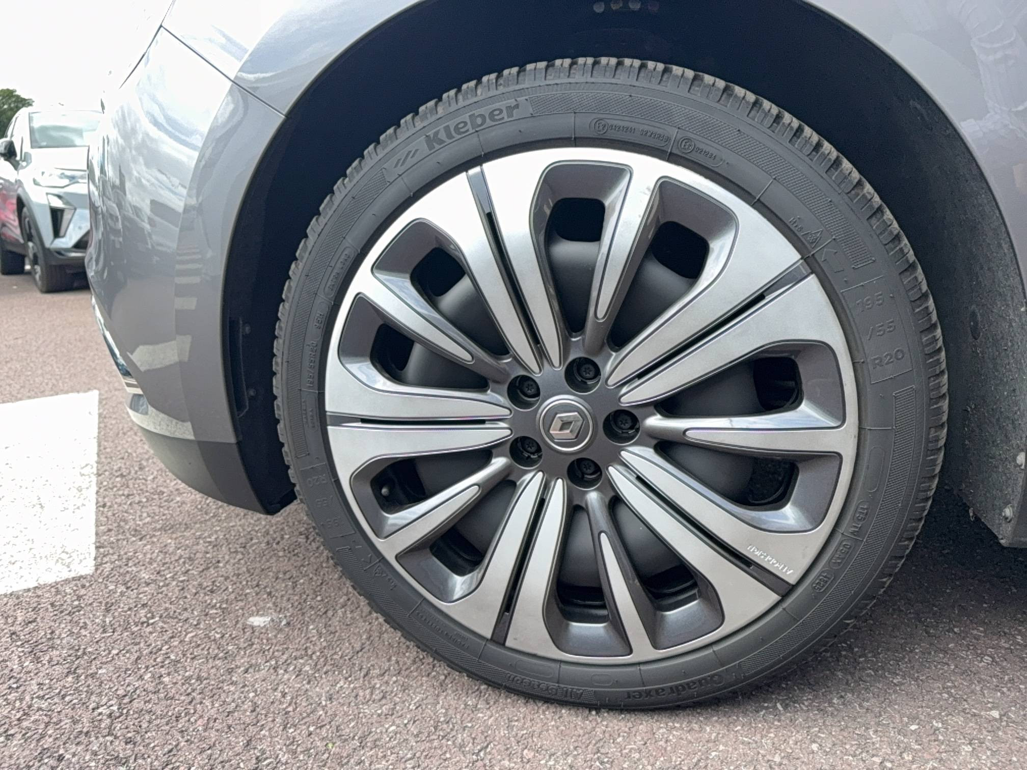 Vente en ligne Renault Grand Scenic 4 Grand Scenic TCe 140 EDC au prix de 22 830 €