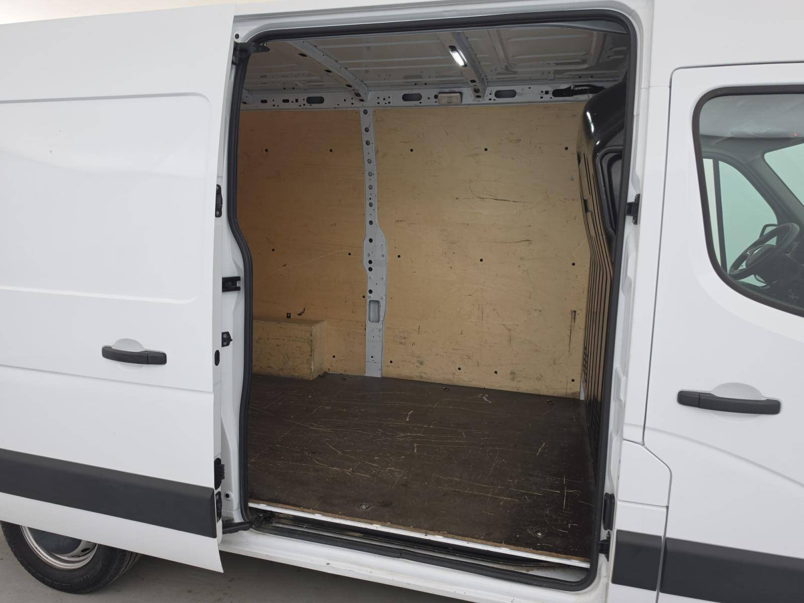 Vente en ligne Renault Master Fourgon MASTER FGN TRAC F3500 L2H2 BLUE DCI 135 au prix de 21 490 €