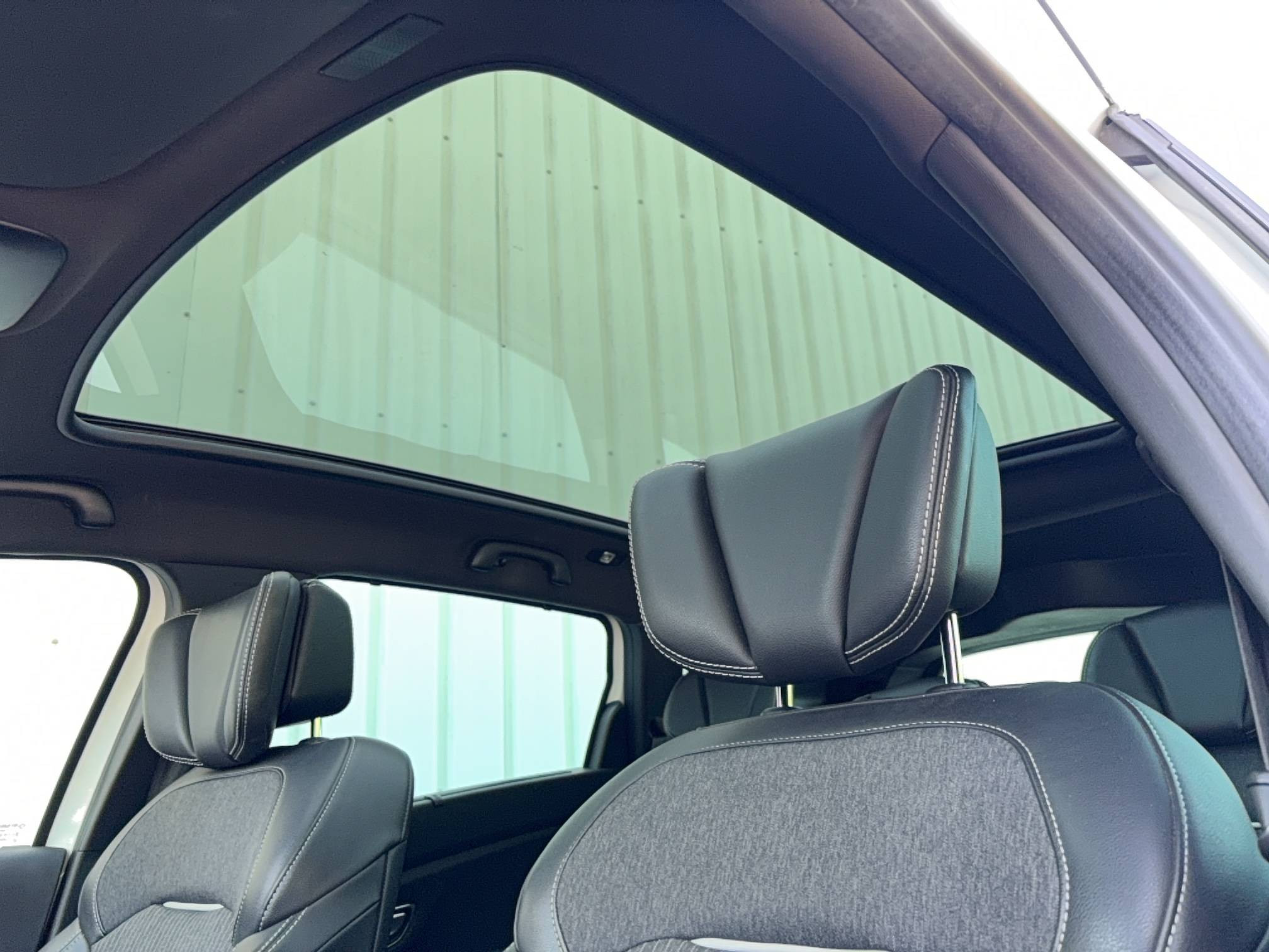 Vente en ligne Renault Grand Scenic 4 Grand Scenic TCe 140 EDC au prix de 22 590 €