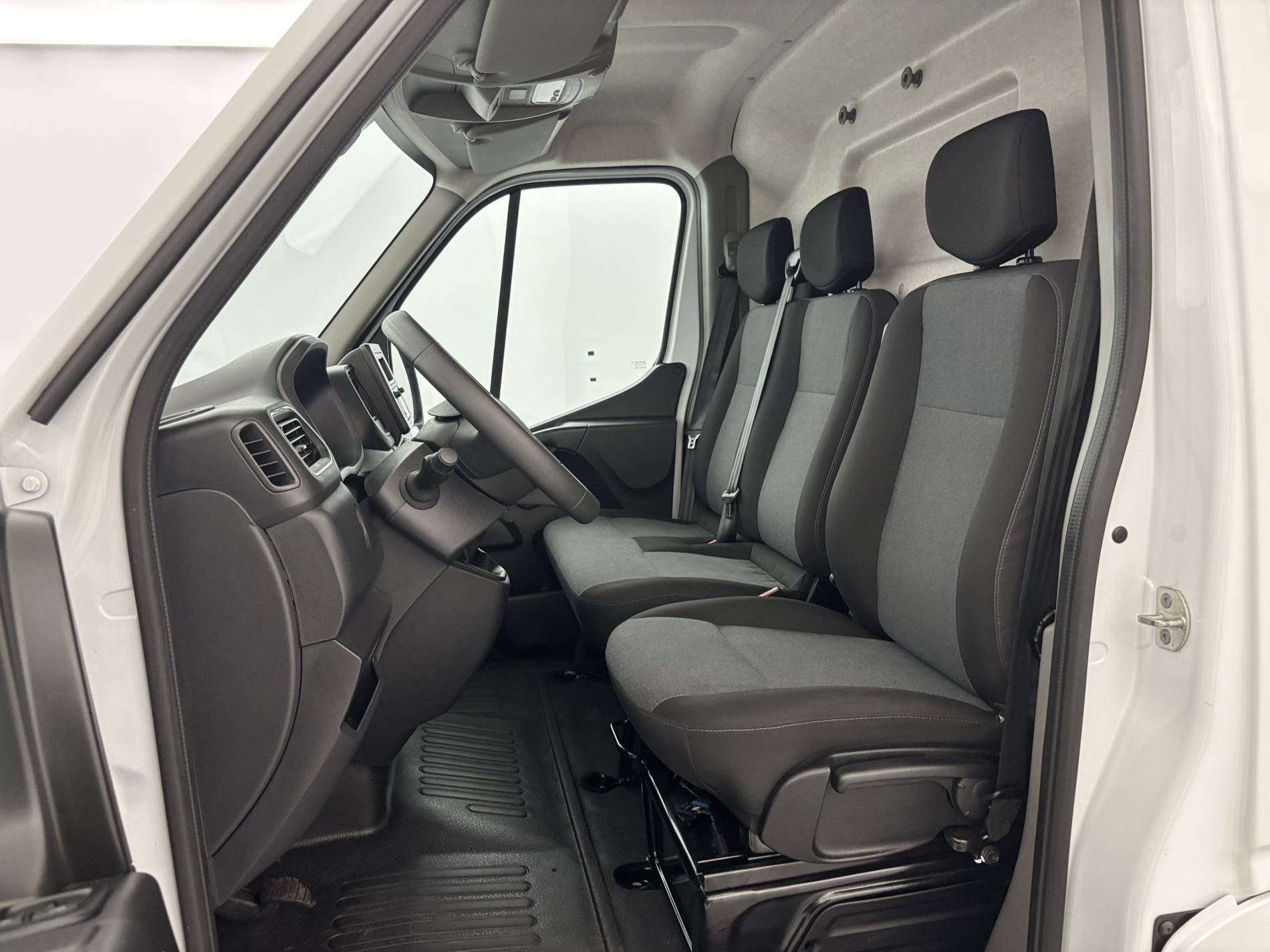 Vente en ligne Renault Master Fourgon MASTER FGN TRAC F3500 L2H2 BLUE DCI 135 au prix de 20 990 €
