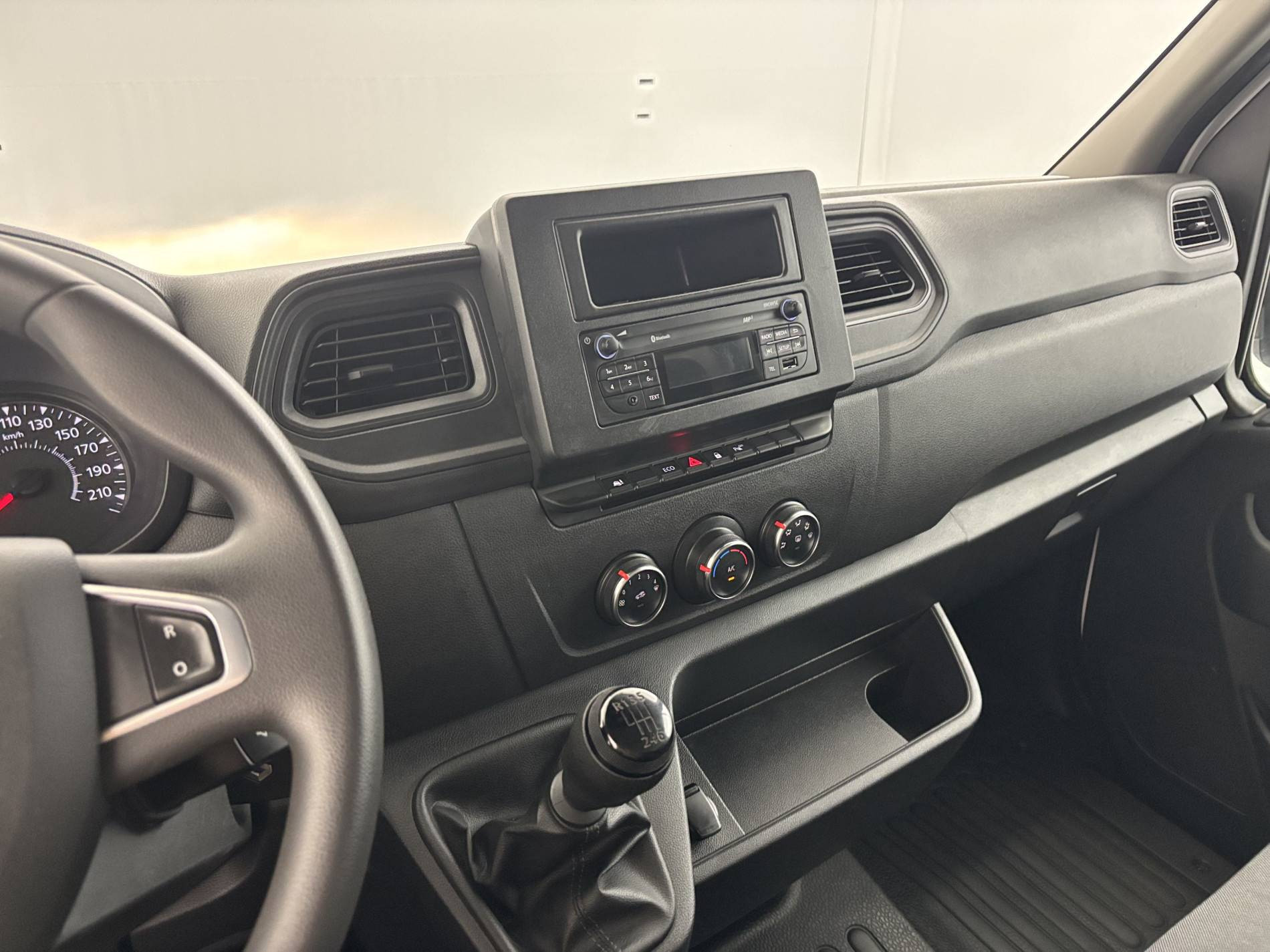 Vente en ligne Renault Master Fourgon MASTER FGN TRAC F3500 L2H2 BLUE DCI 135 au prix de 20 990 €
