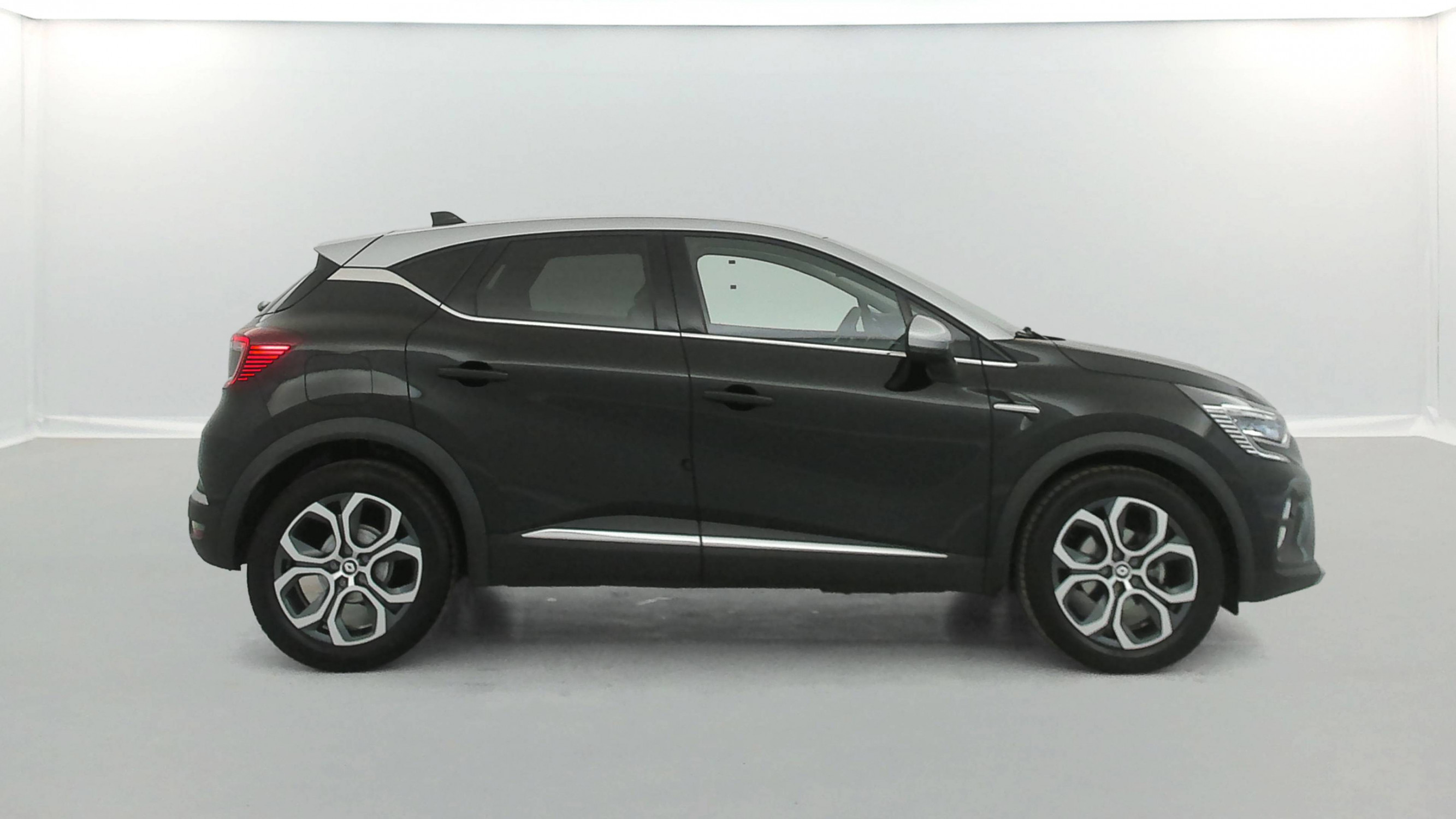 Vente en ligne Renault Captur  mild hybrid 140 au prix de 18 990 €