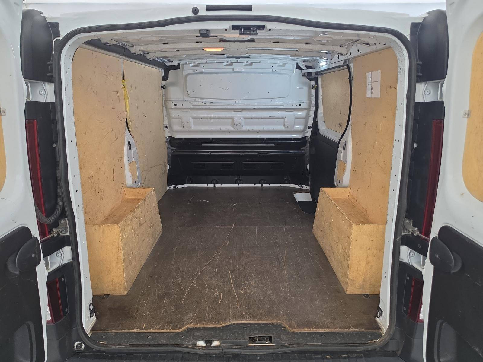 Vente en ligne Renault Trafic 3 Fourgon TRAFIC FG BLUE DCI 130 L1H1 3T GSR2 au prix de 22 890 €
