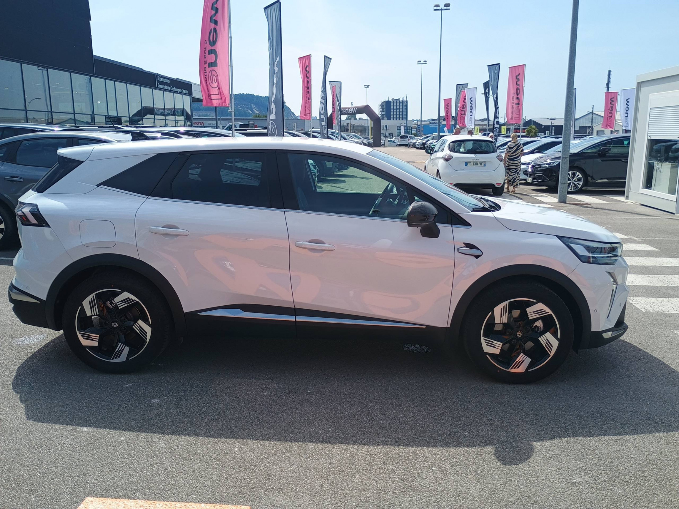 Vente en ligne Renault Symbioz  E-Tech full hybrid 145 au prix de 28 790 €
