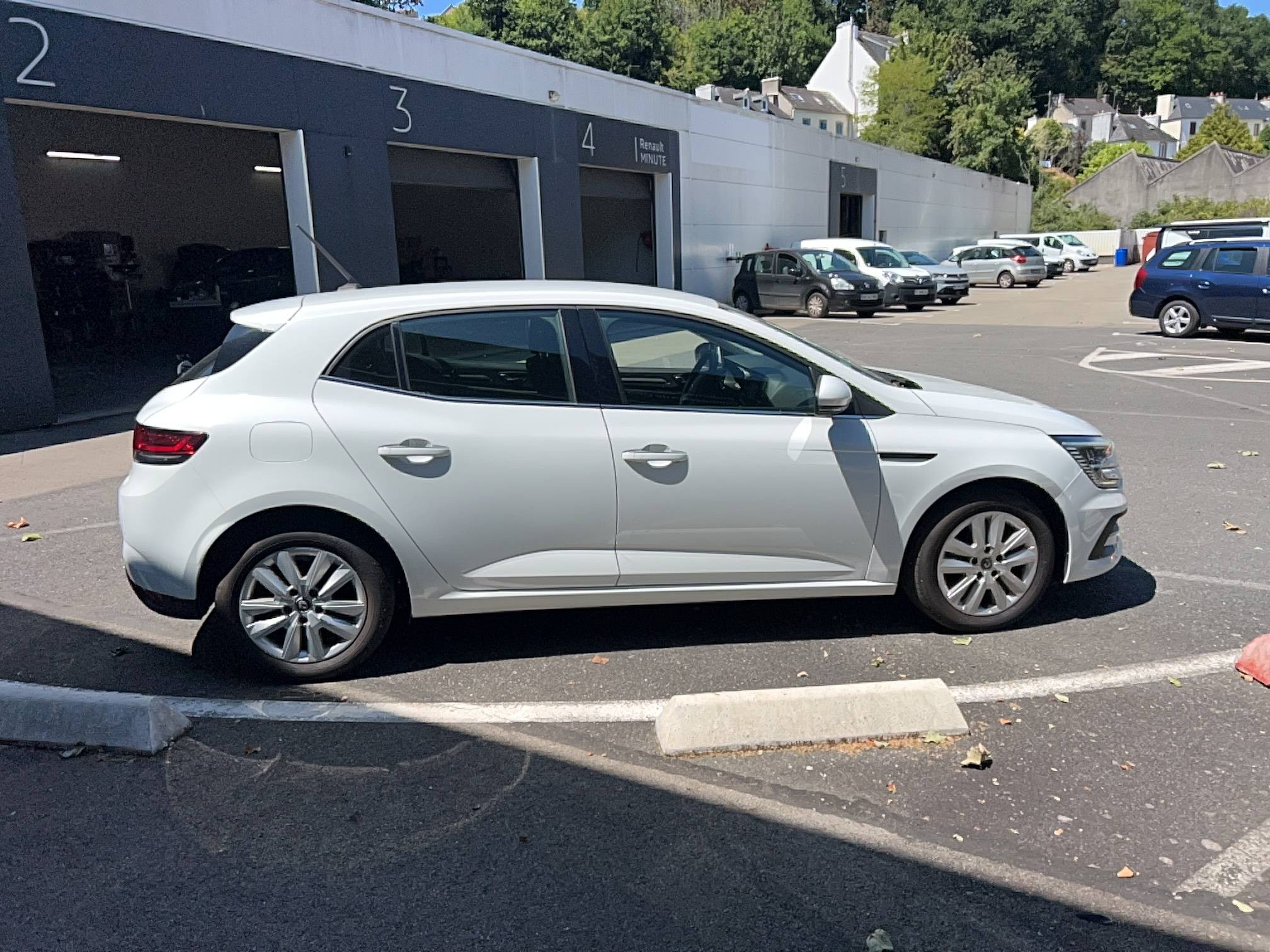 Vente en ligne Renault Megane 4 Mégane IV Berline Blue dCi 115 au prix de 14 290 €