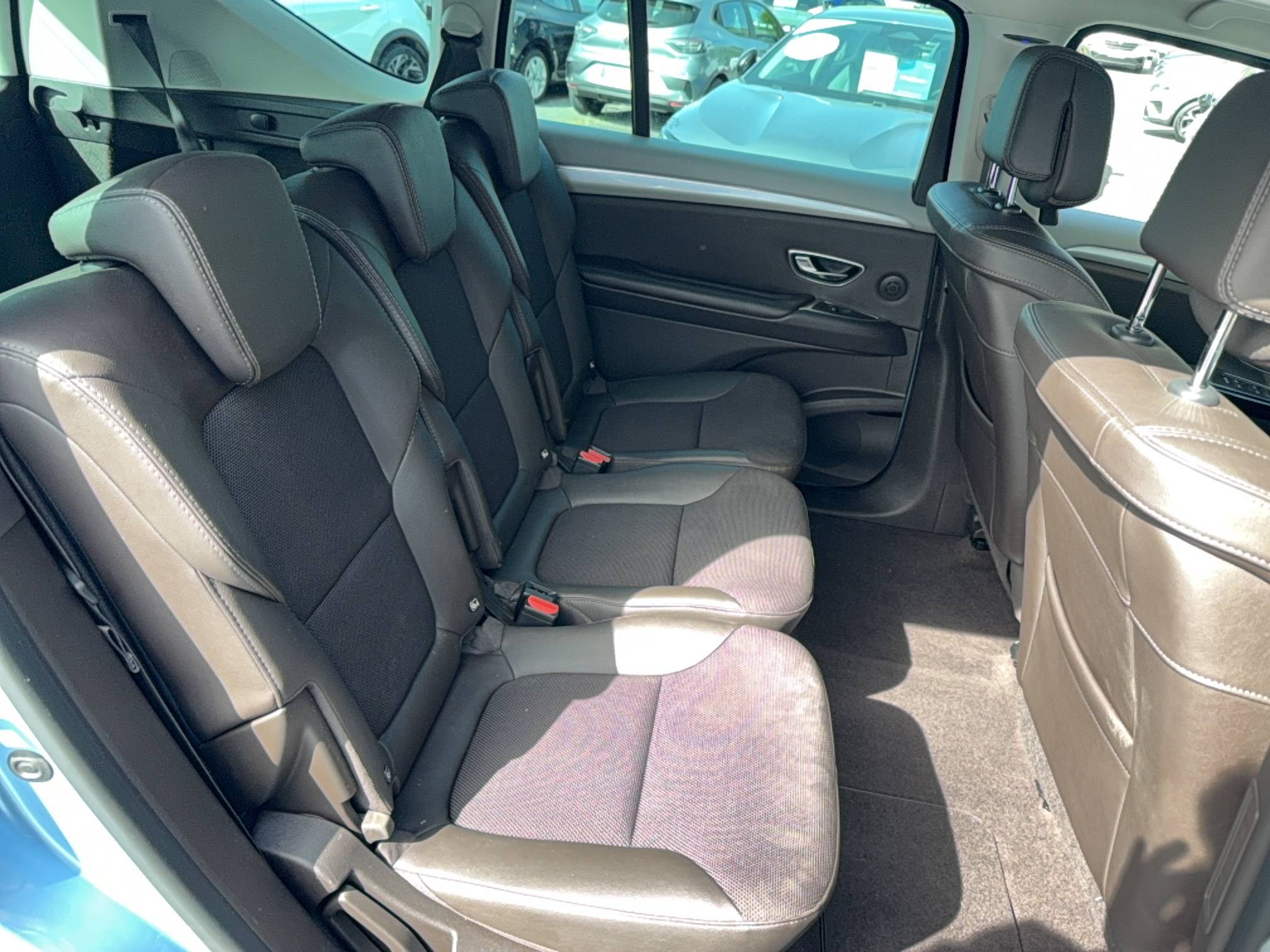 Vente en ligne Renault Espace 5 Espace dCi 160 Energy Twin Turbo au prix de 15 990 €