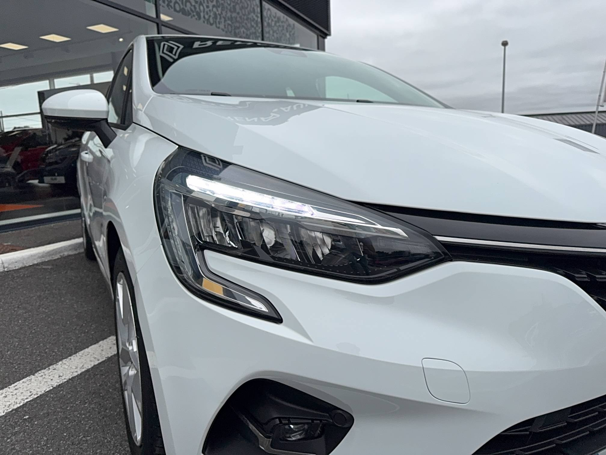 Vente en ligne Renault Clio 5 Clio TCe 90 - 21N au prix de 12 990 €
