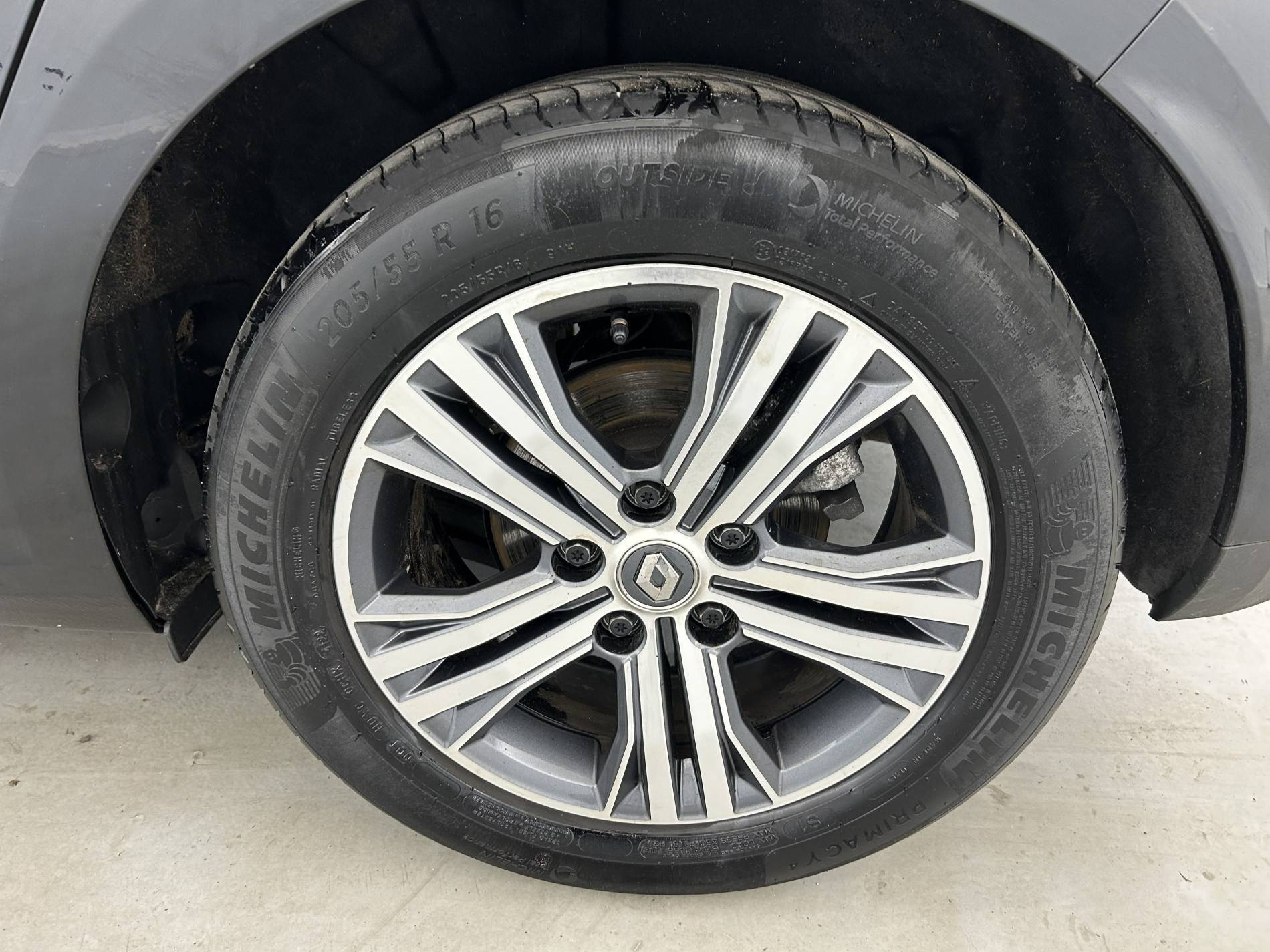Vente en ligne Renault Megane 4  Blue dCi 115 EDC au prix de 17 990 €
