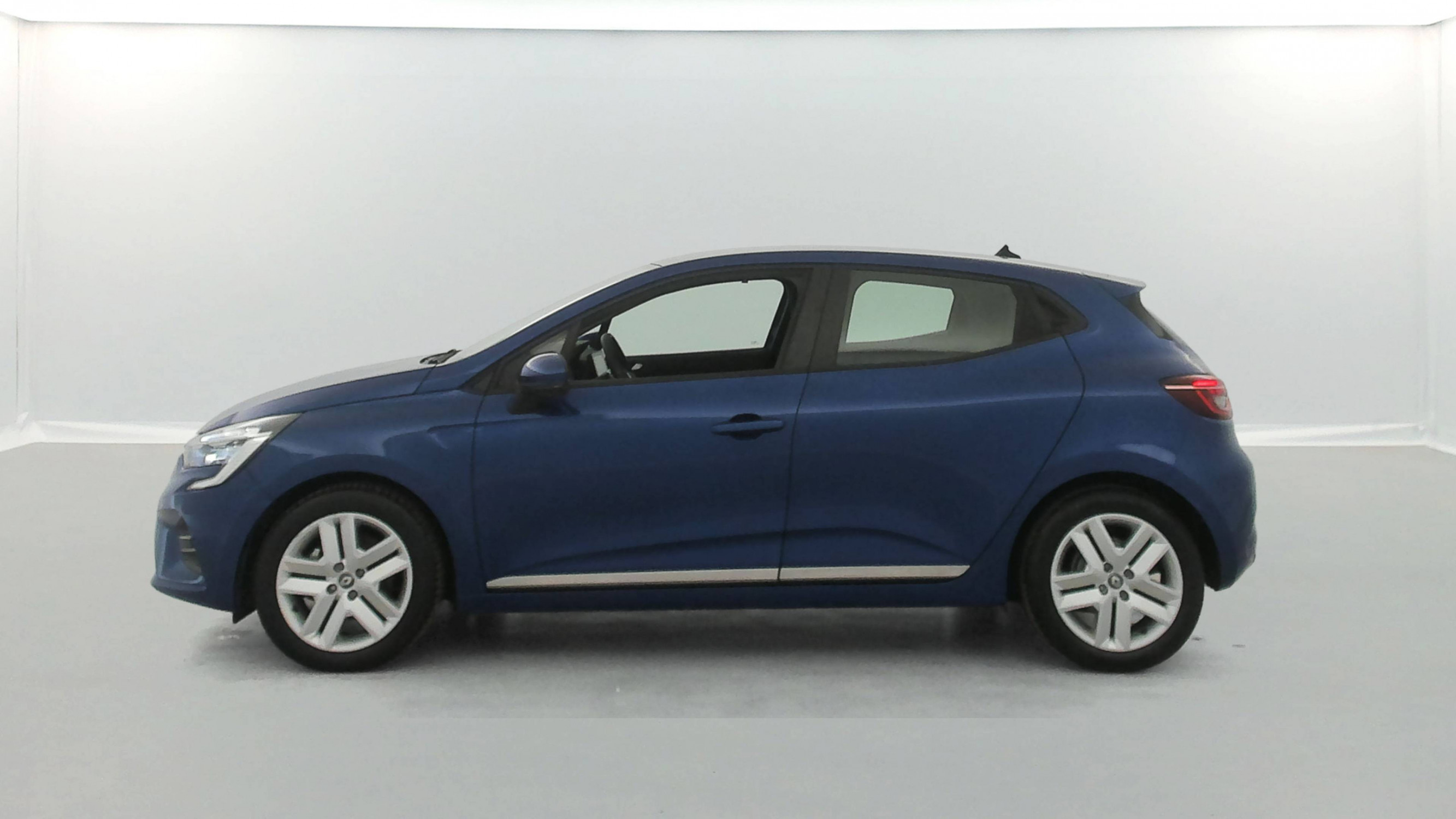 Vente en ligne Renault Clio 5 Clio E-Tech 140 - 21N au prix de 16 350 €