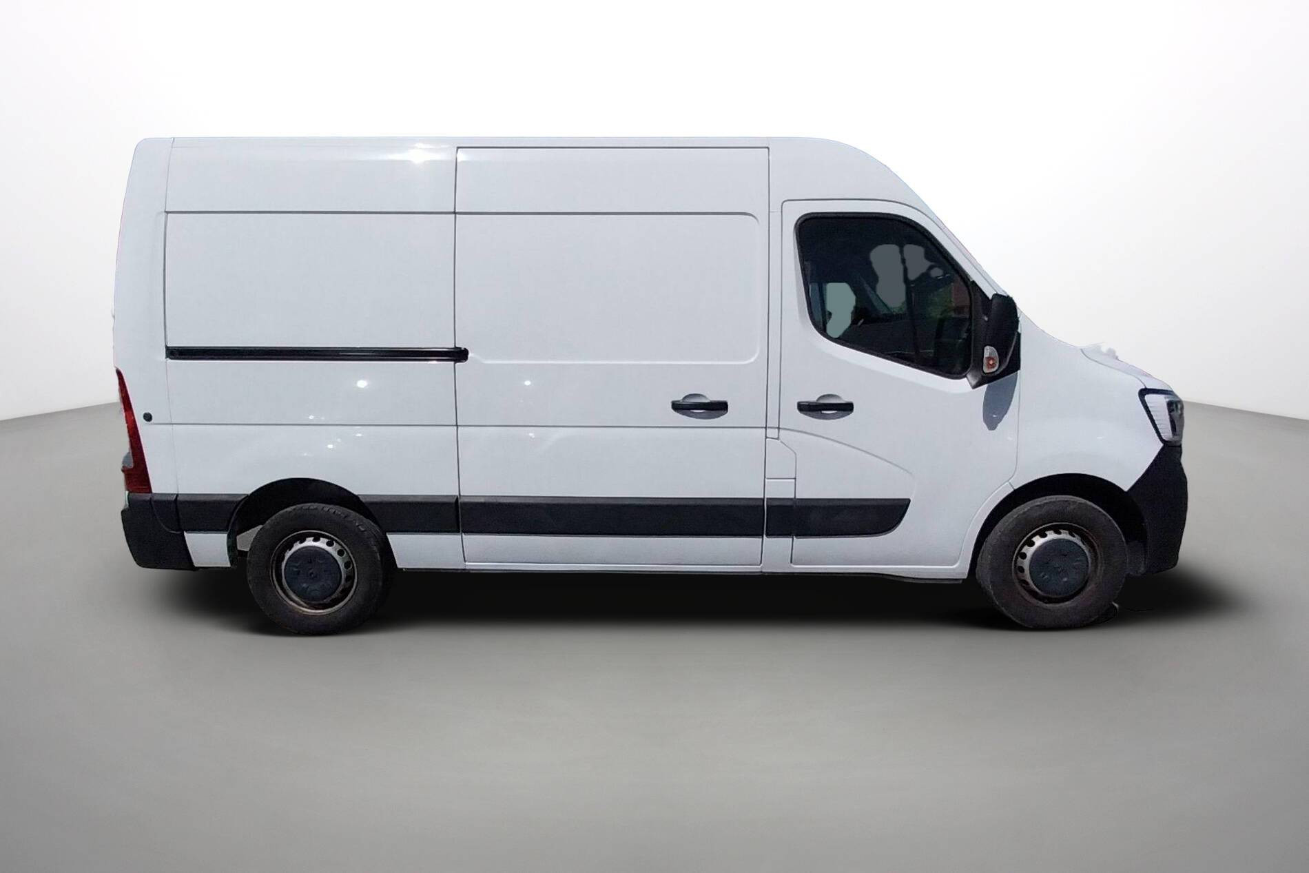 Vente en ligne Renault Master Fourgon MASTER FGN TRAC F3500 L2H2 BLUE DCI 135 au prix de 26 990 €