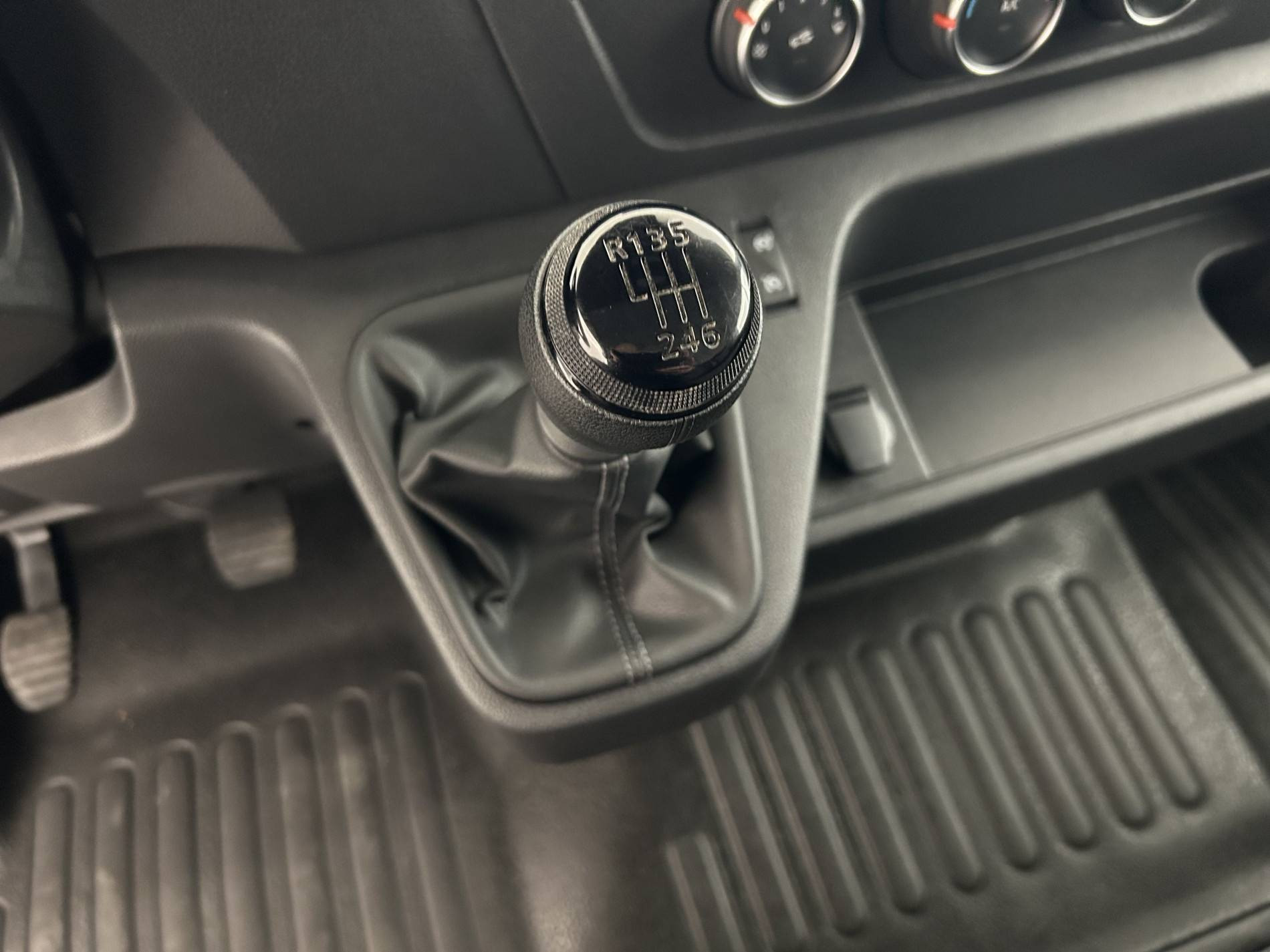 Vente en ligne Renault Master Fourgon MASTER FGN TRAC F3500 L2H2 BLUE DCI 135 au prix de 25 500 €