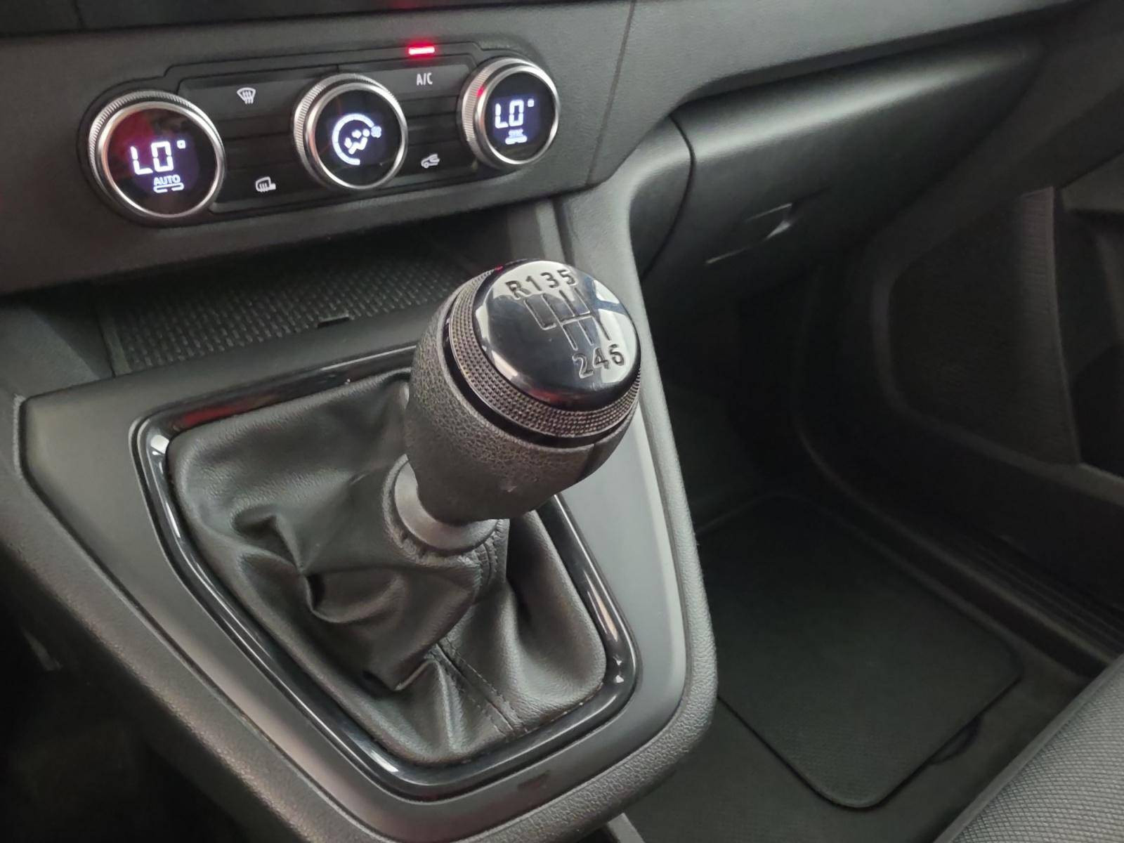 Vente en ligne Renault Kangoo Van  FG TOLE BLUE DCI 95 L1 GSR2 au prix de 17 990 €