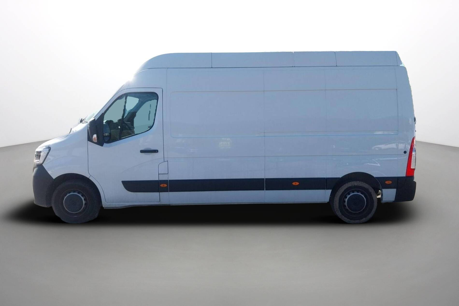 Vente en ligne Renault Master Fourgon MASTER FGN TRAC F3500 L3H3 BLUE DCI 135 au prix de 30 000 €