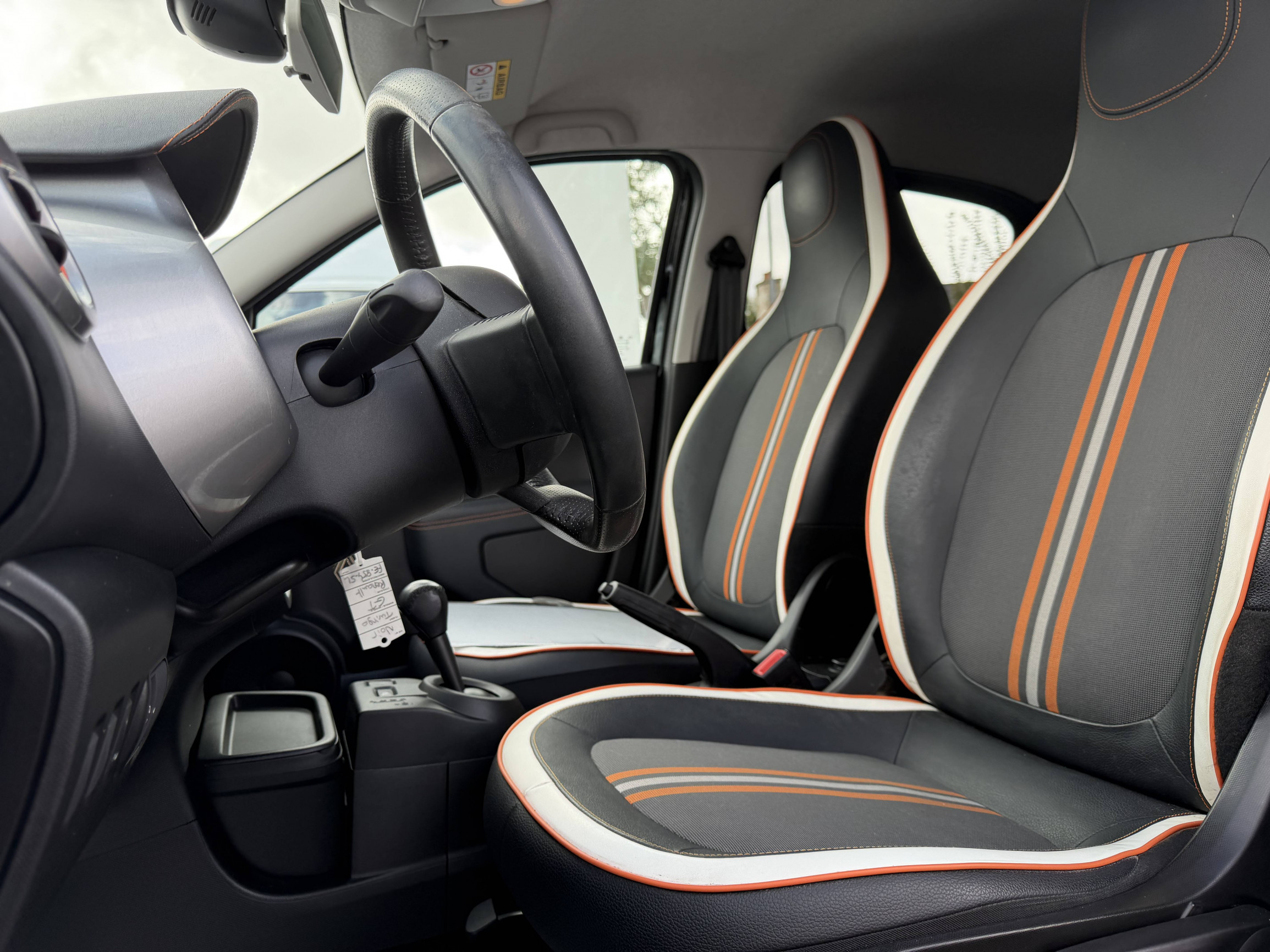 Vente en ligne Renault Twingo 3  0.9 TCe 110 E6C au prix de 13 990 €