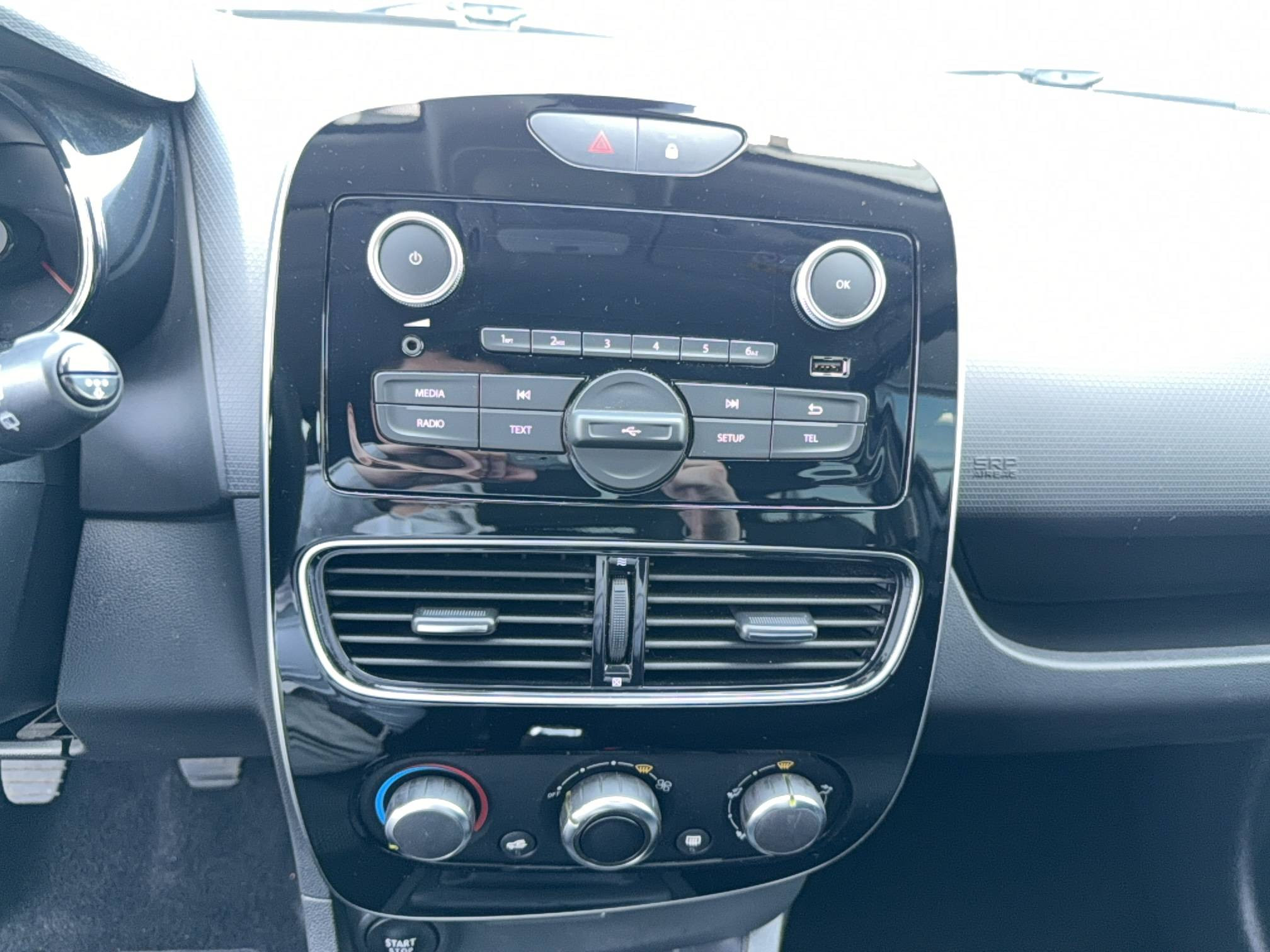 Vente en ligne Renault Clio 4 Clio 1.2 16V 75 au prix de 10 590 €