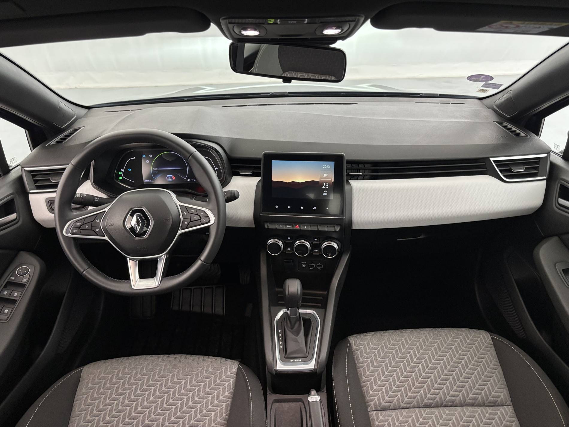 Vente en ligne Renault Clio 5 Clio E-Tech 140 - 21N au prix de 16 990 €