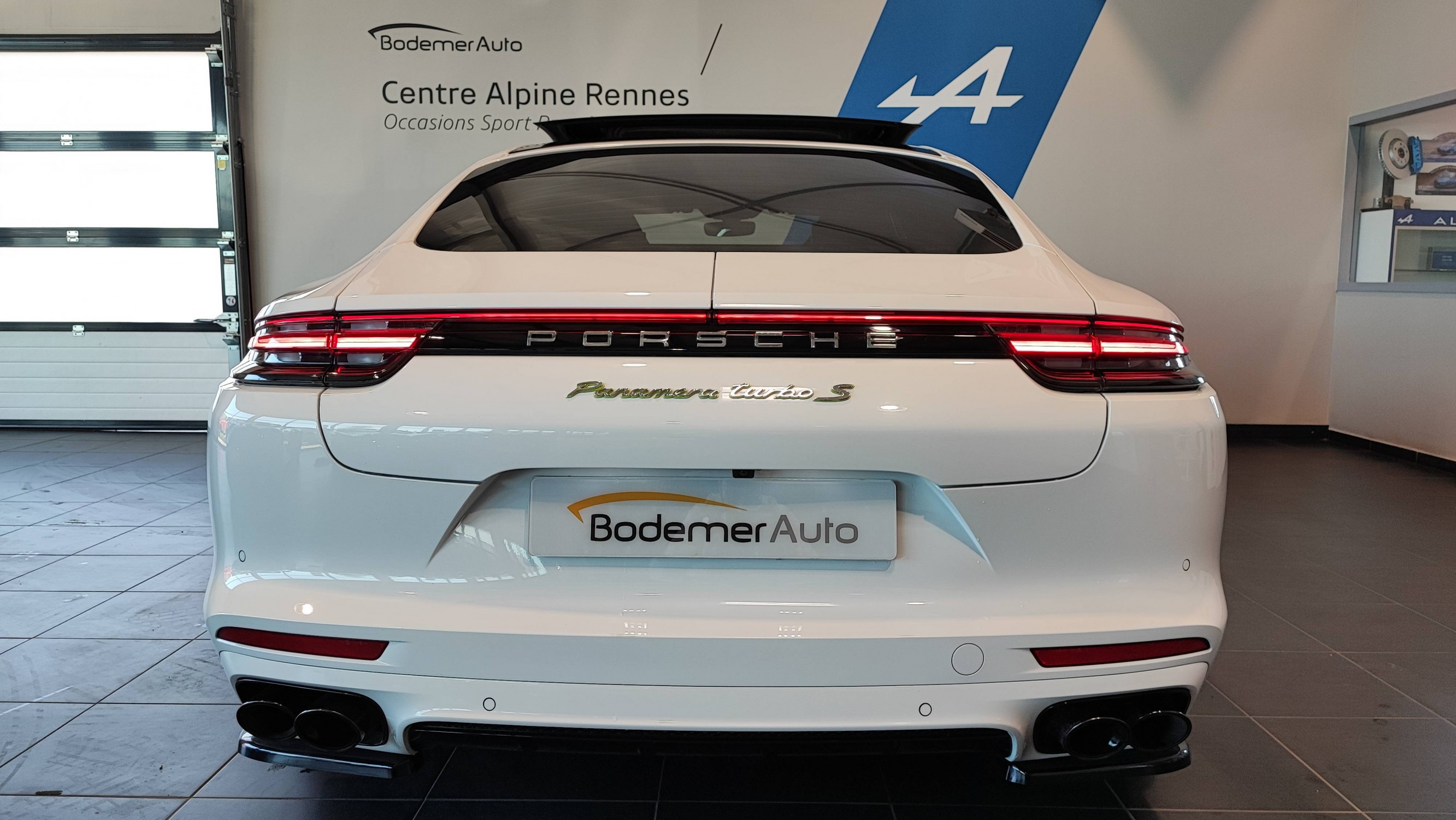 Vente en ligne Porsche Panamera  Turbo S V8 4.0 680 au prix de 99 990 €