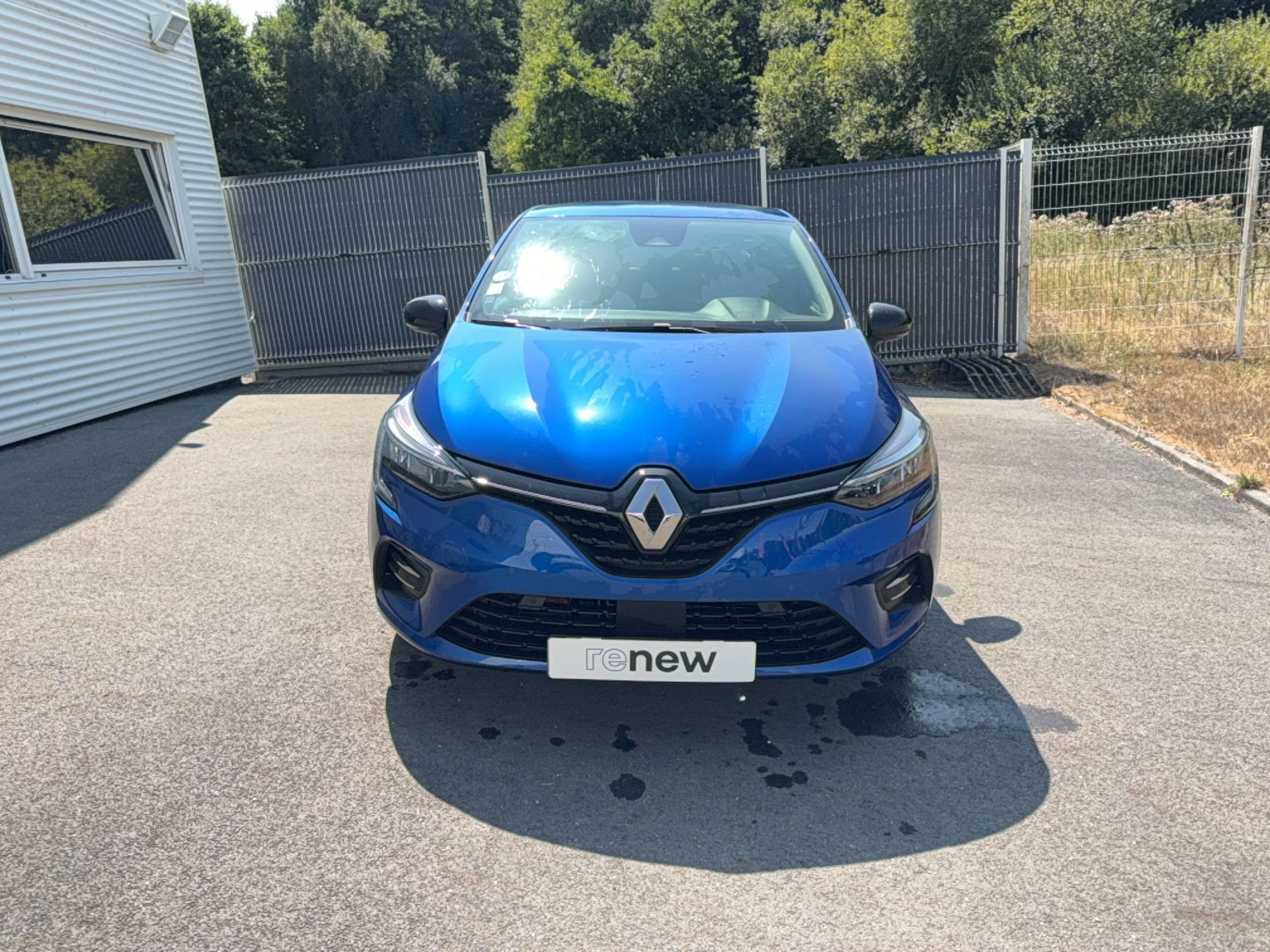 Vente en ligne Renault Clio 5 Clio E-Tech full hybrid 145 au prix de 15 990 €