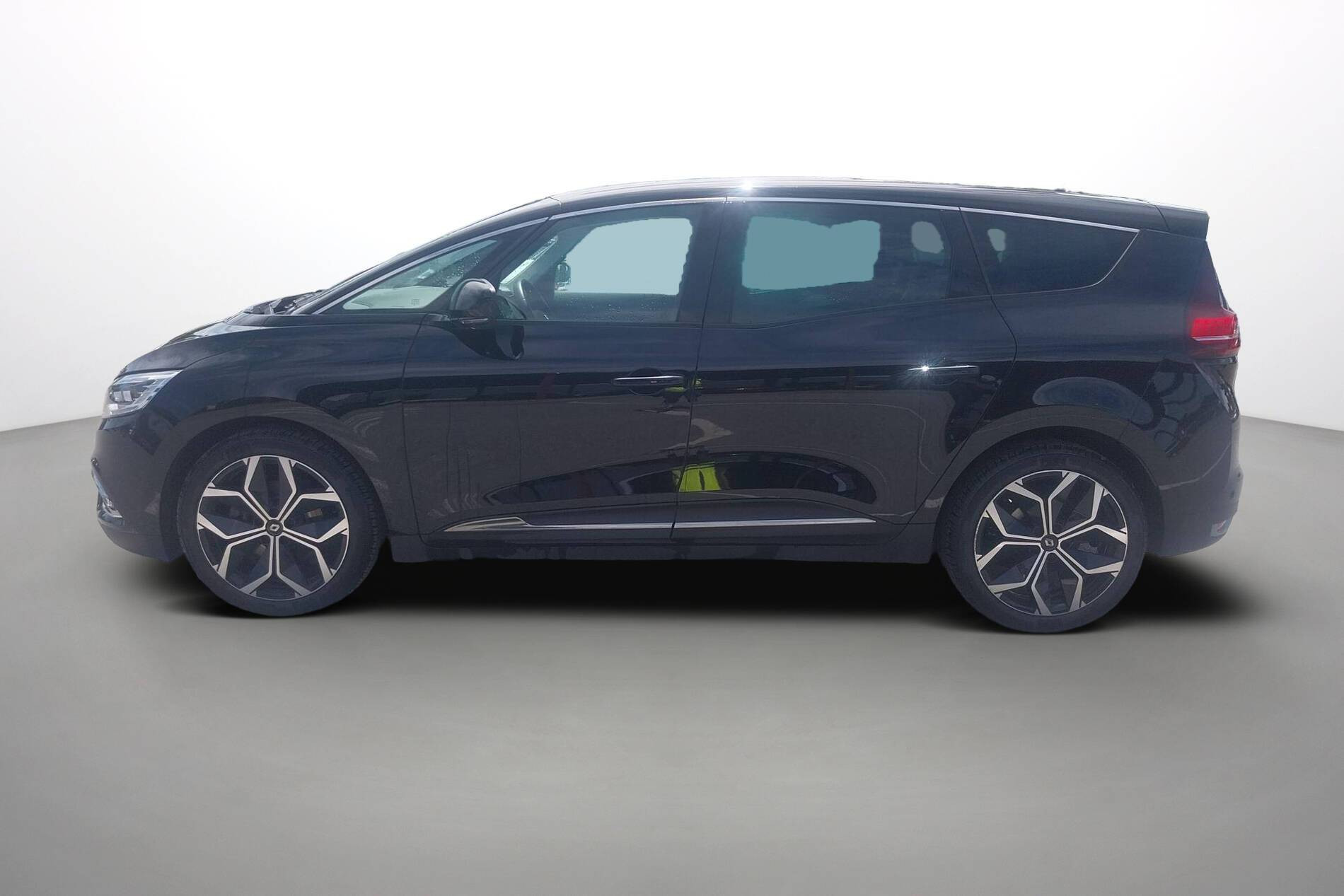 Vente en ligne Renault Grand Scenic 4 Grand Scenic TCe 140 EDC au prix de 19 990 €
