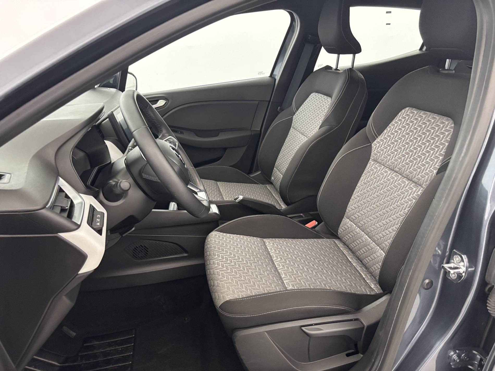 Vente en ligne Renault Clio 5 Clio E-Tech 140 - 21N au prix de 16 990 €