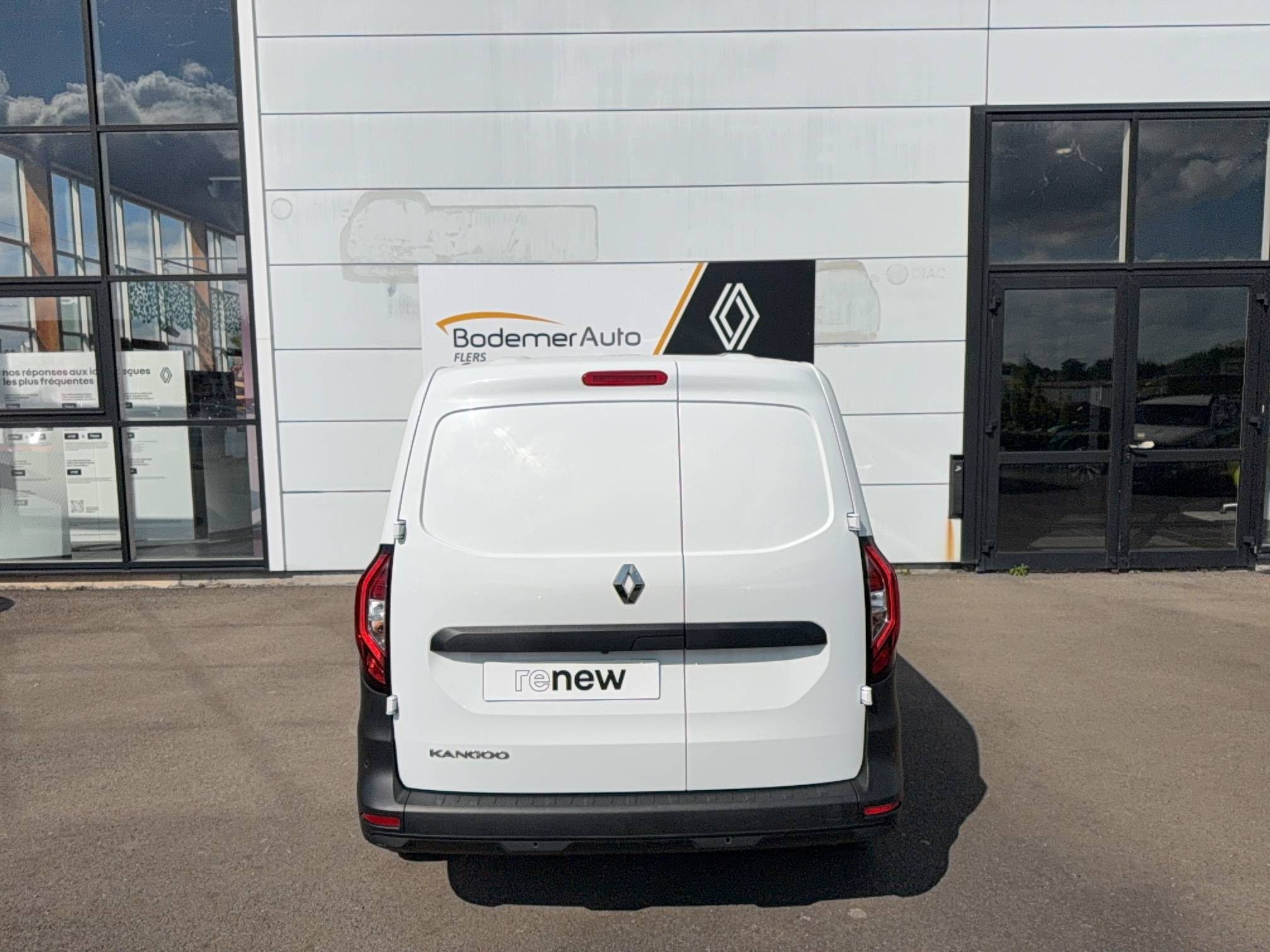 Vente en ligne Renault Kangoo Van  BLUE DCI 95 au prix de 18 390 €