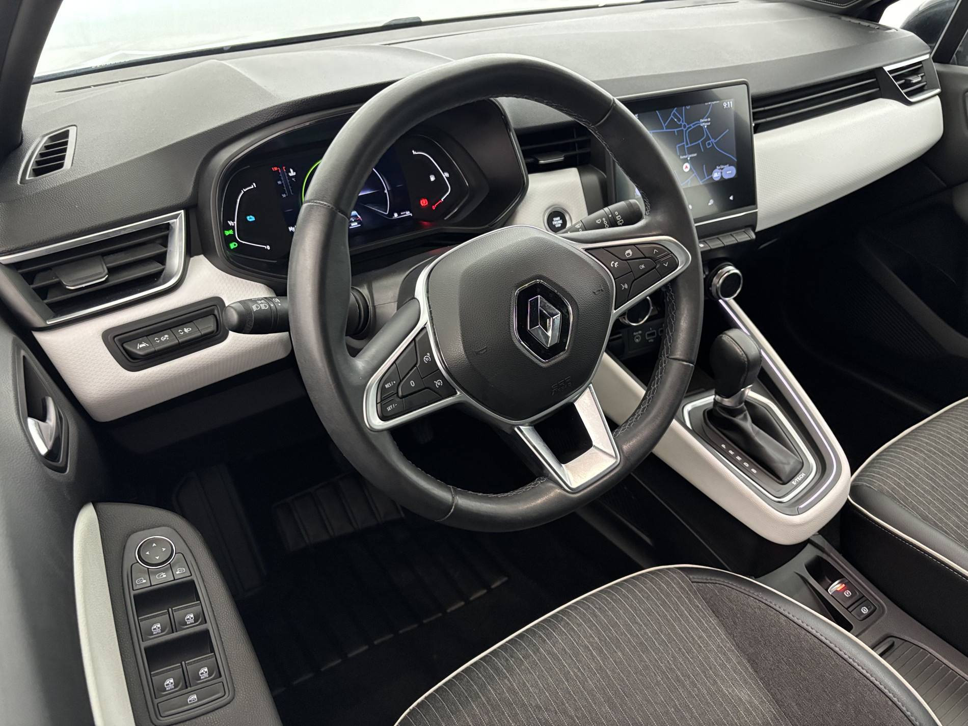 Vente en ligne Renault Clio 5 Clio E-Tech 140 - 21N au prix de 15 790 €