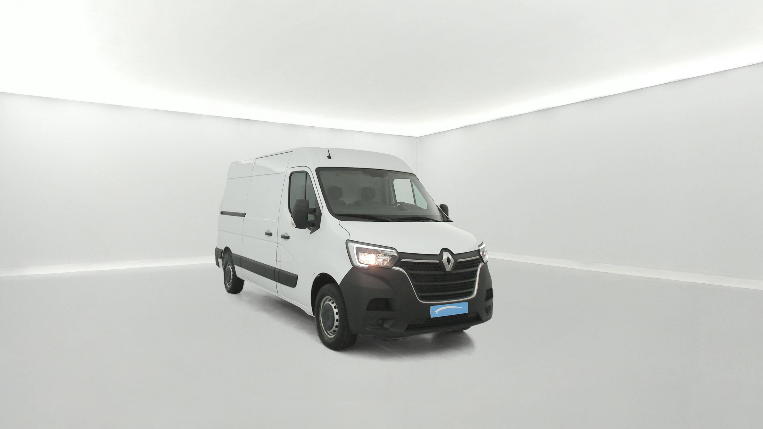 Vente en ligne Renault Master Fourgon MASTER FGN TRAC F3500 L2H2 BLUE DCI 135 au prix de 20 990 €