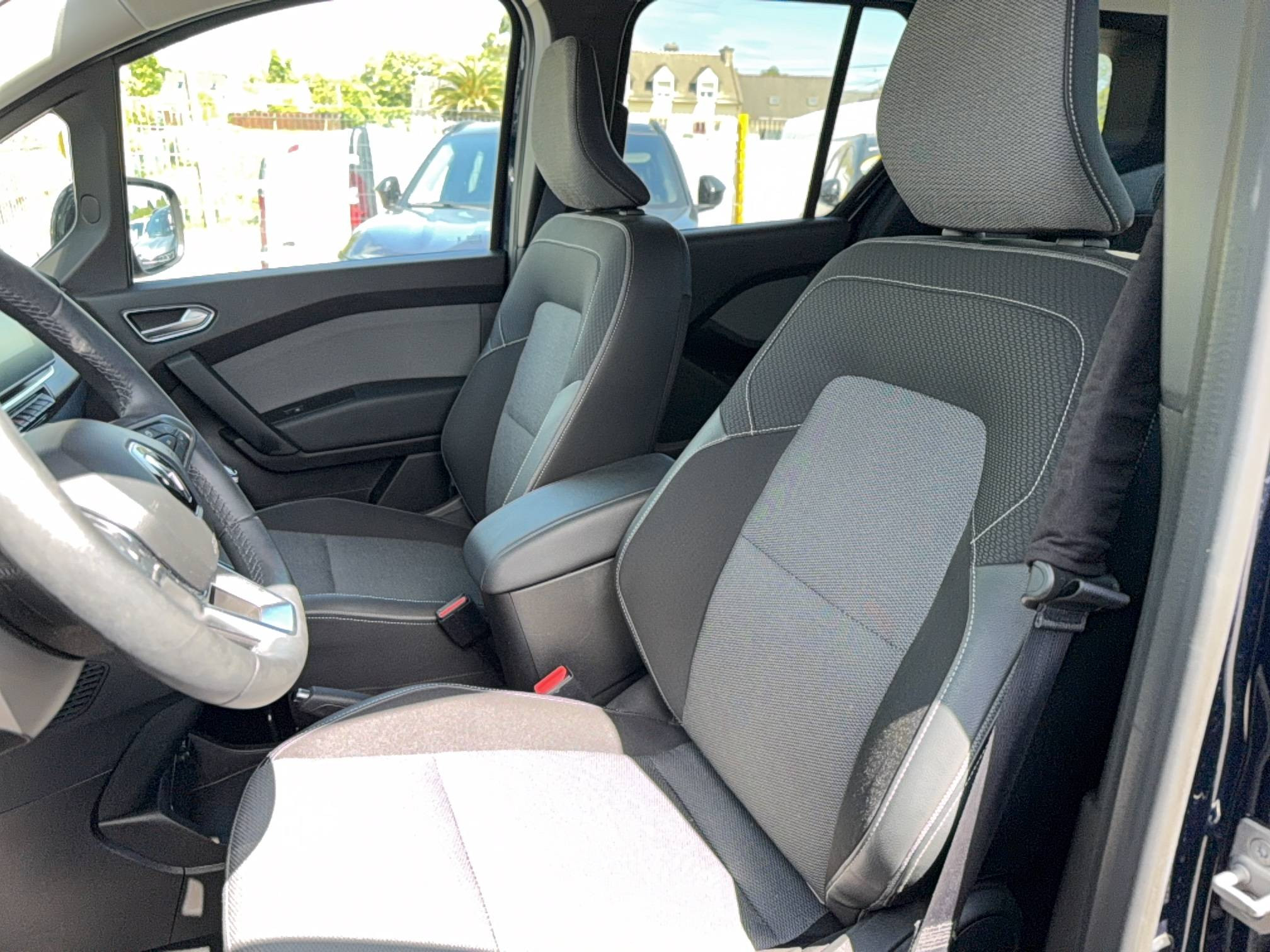 Vente en ligne Renault Kangoo  Blue dCi 95 au prix de 25 490 €
