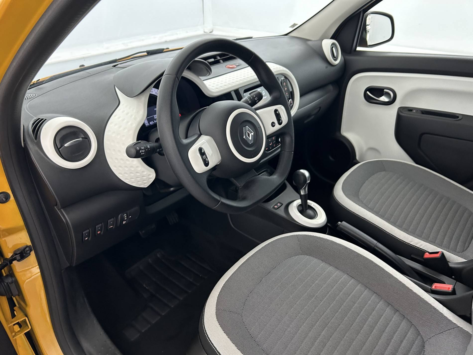 Vente en ligne Renault Twingo Electrique Twingo III E-Tech au prix de 10 890 €