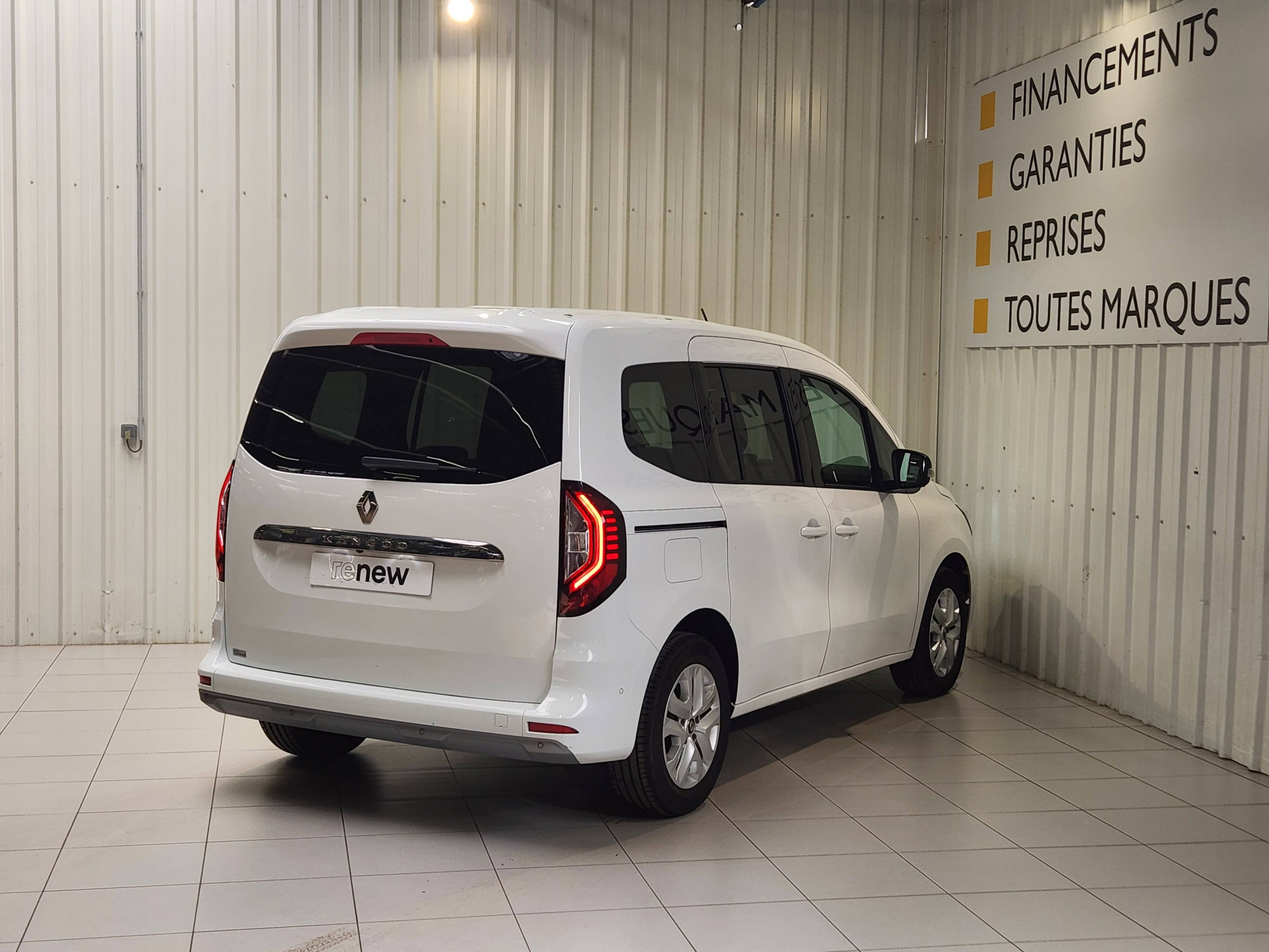 Vente en ligne Renault Kangoo  Blue dCi 95 au prix de 21 490 €